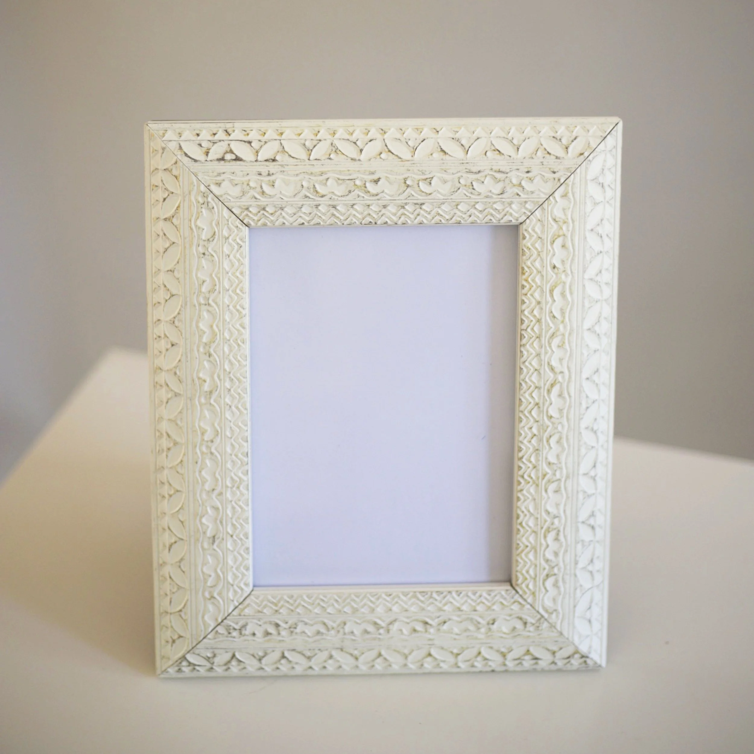 #7 | 8.5" x 10.5" Textured Off-White Frame | 5" x 7" Insert | $7