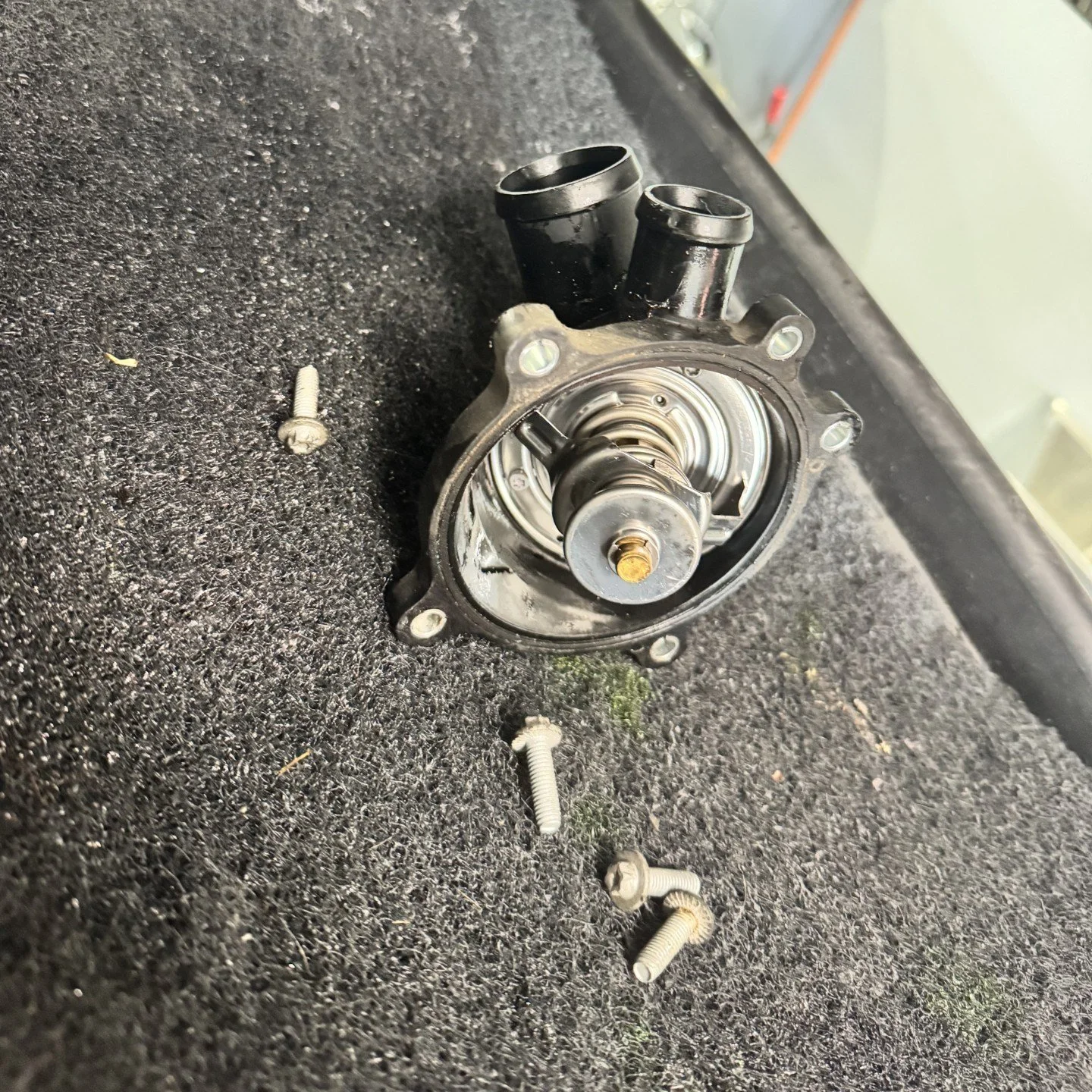 🚗💧 Old vs. New: The Thermostat Showdown

Sometimes it&rsquo;s the smallest parts that make the biggest problems.
A worn thermostat can lead to:
⚠️ Overheating
⚠️ Check engine lights
⚠️ Coolant leaks

Catching it before it fails can save your engine