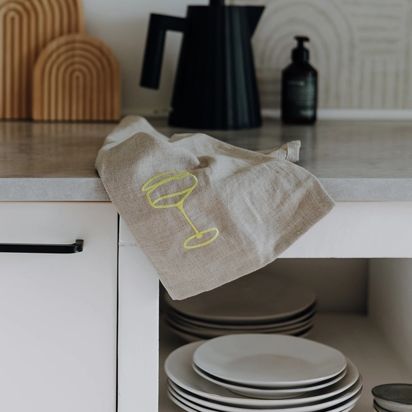 Cloth Napkin Sparkling Wine Glass.png