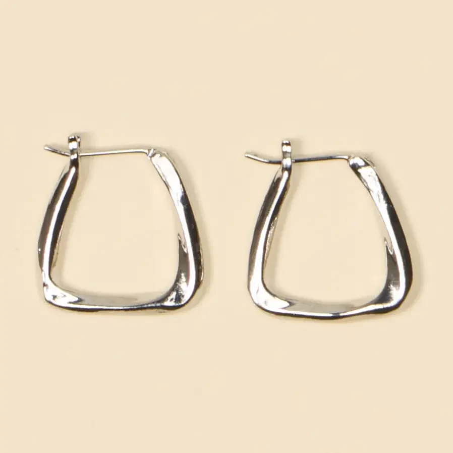 conch-earrings.webp