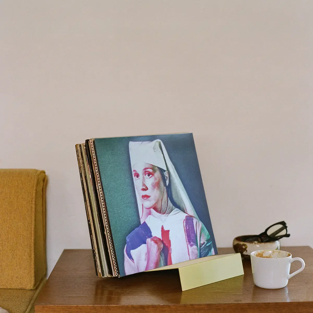 Upton LP + Book Stand