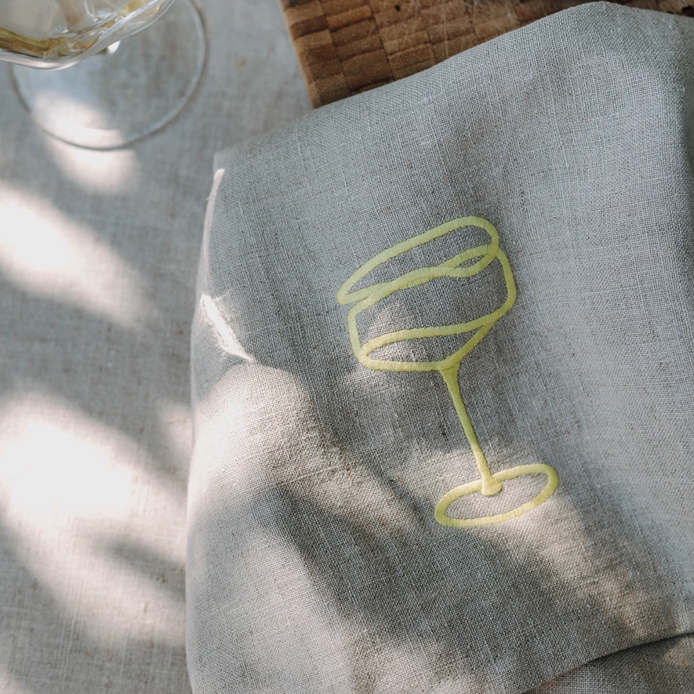 Cloth Napkin Sparkling Wine Glass (1).png