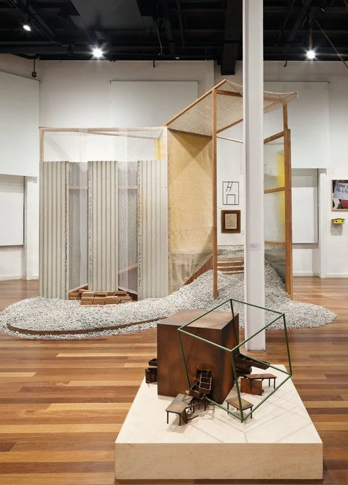 Exposições temporárias.