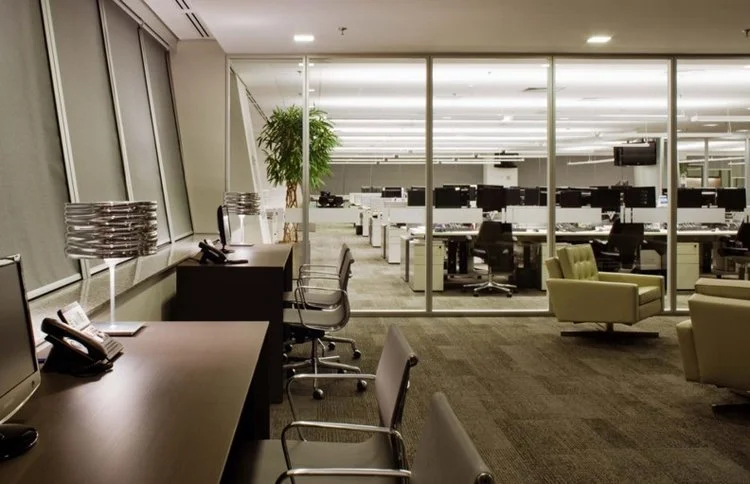 mesa de operações / ante-sala:
Luminárias decorativas.