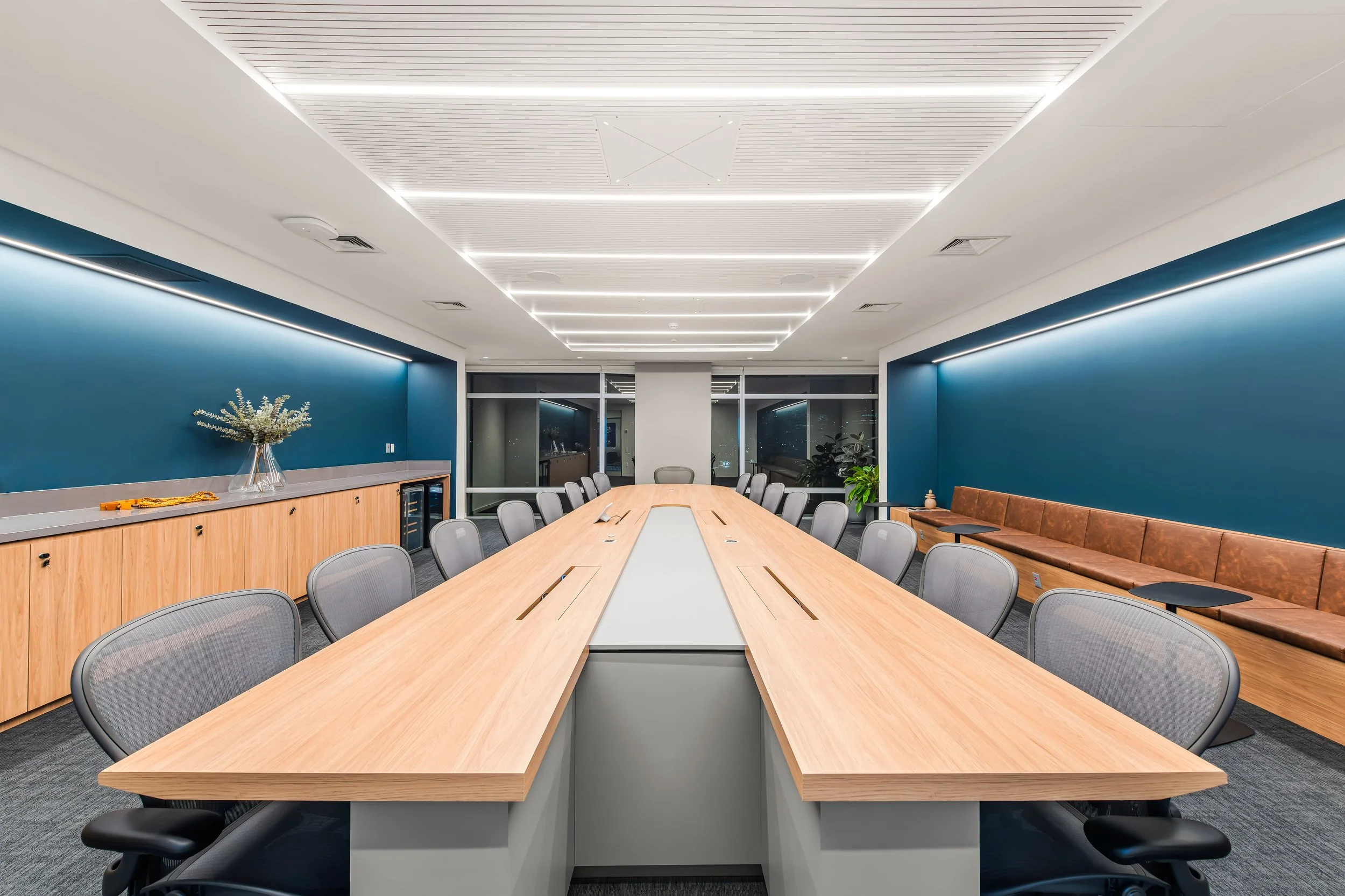 Axia Energia - São Paulo, SP
Lighting Design @francoberriel_ld
Arquitetura @athiewohnrath

Fotos @andrestefano