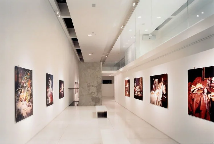 vista interna da galeria:
Apenas iluminação artificial.
Iluminação de destaque sem iluminação geral.