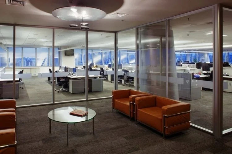 mesa de operações / ante-sala:
Luminárias decorativas.