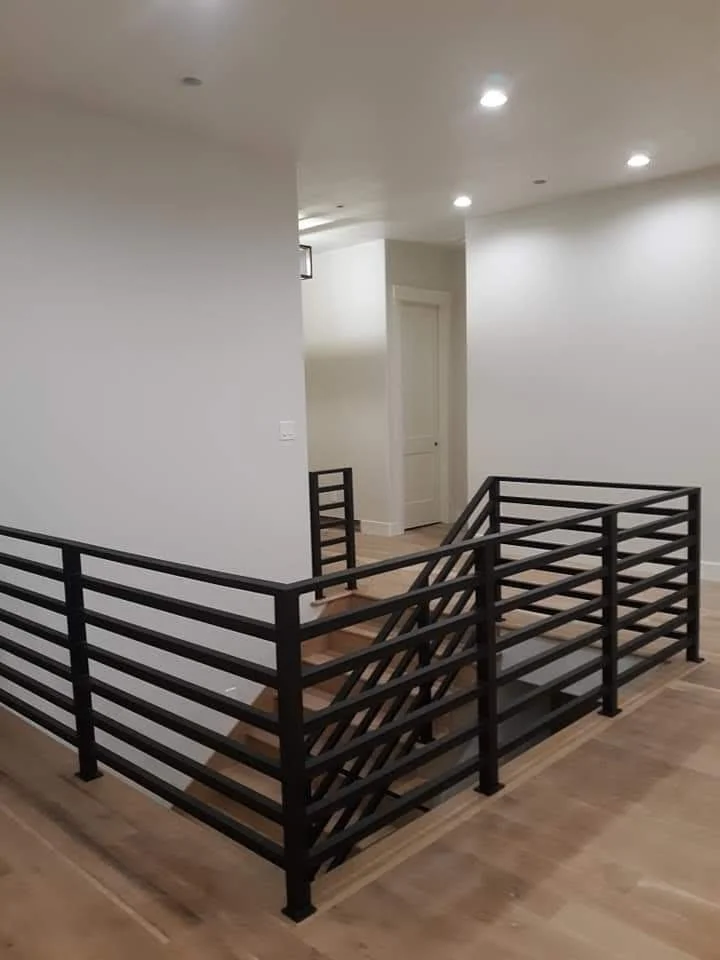 Simple Modern Horizontal