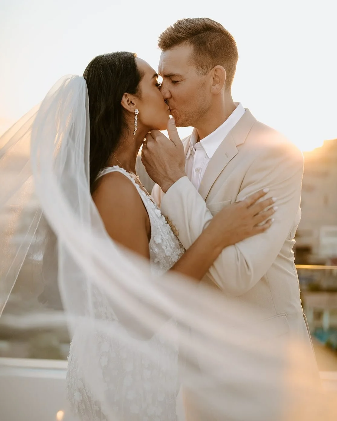 Golden hour, ocean views, and a dress perfect for the moment ✨ Peyton understood the assignment ✔️

photographer:&nbsp;@aubreyoothoutphoto wedding planner:&nbsp;@aboutlove.events&nbsp;@mariana_eventplanner venue/ resort:&nbsp;@garzablancaloscabos gla