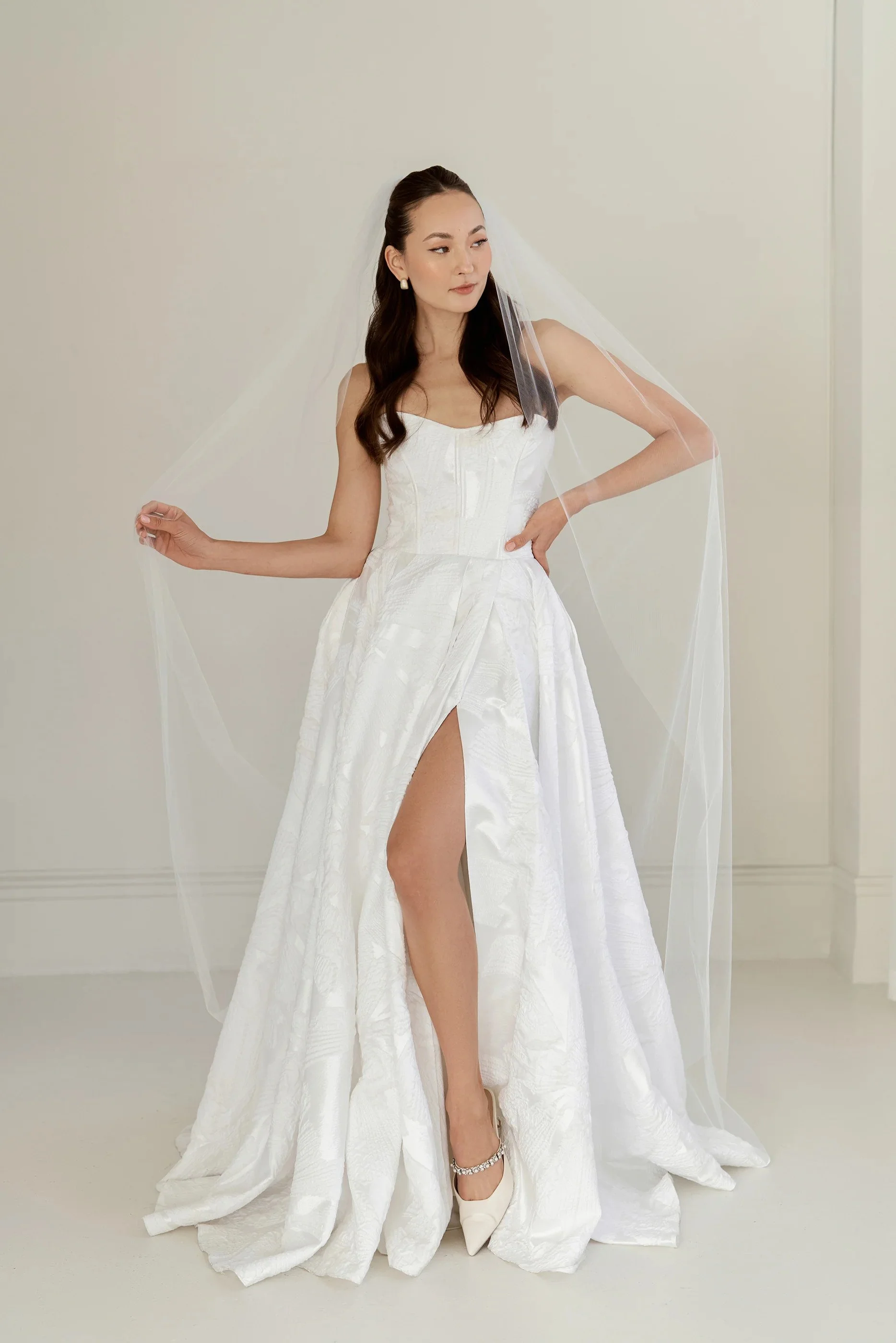 Classic-veil-long-1_2c6d8604-f029-429d-9702-381cd43c0b36 (1).jpg