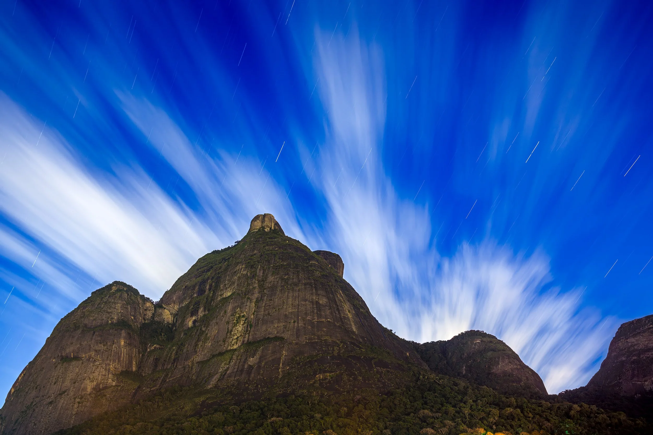 Pedra_da_Gavea_longaexpo.jpg