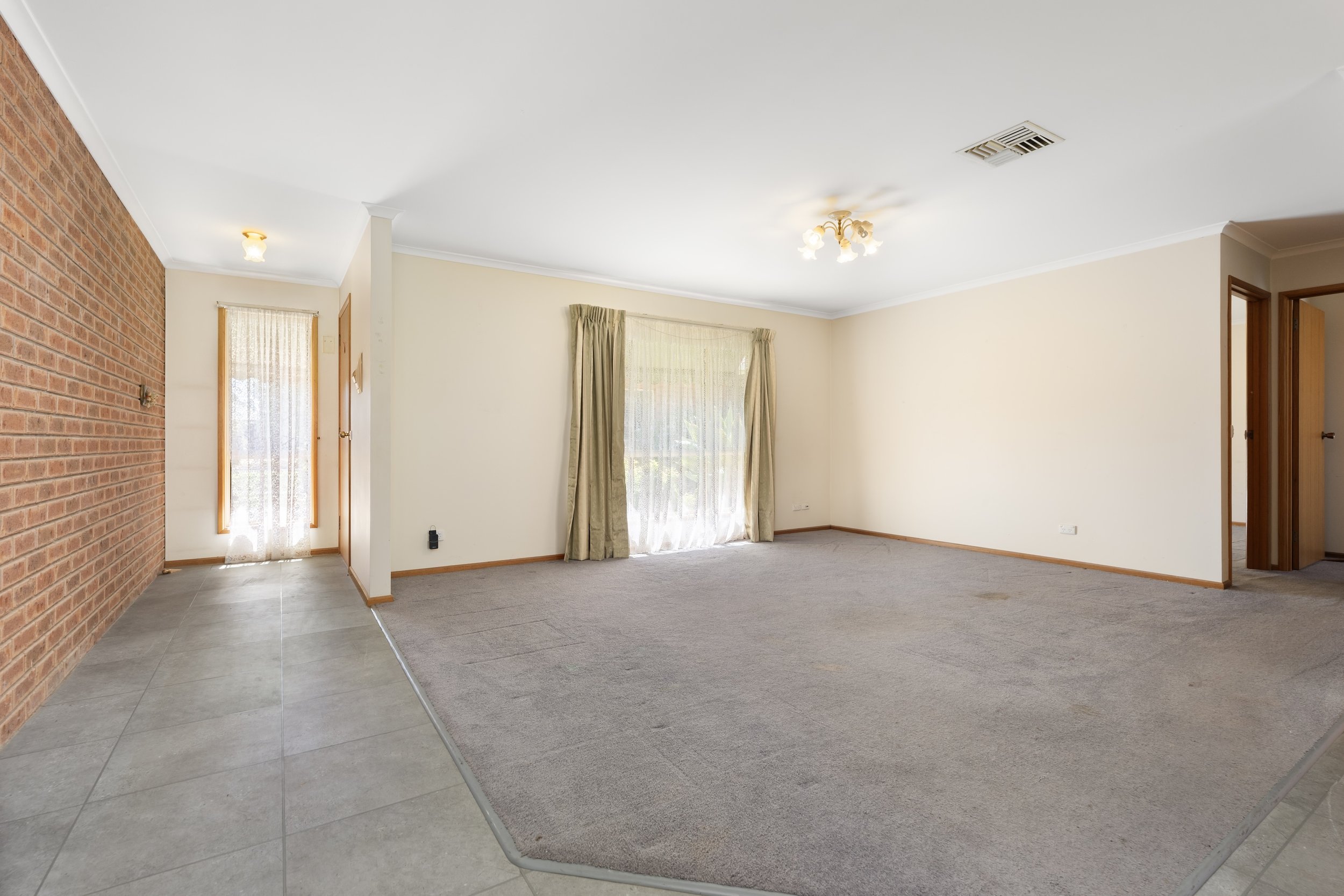 2-414 Tumgarra Pl-Lavington-2-2.jpg