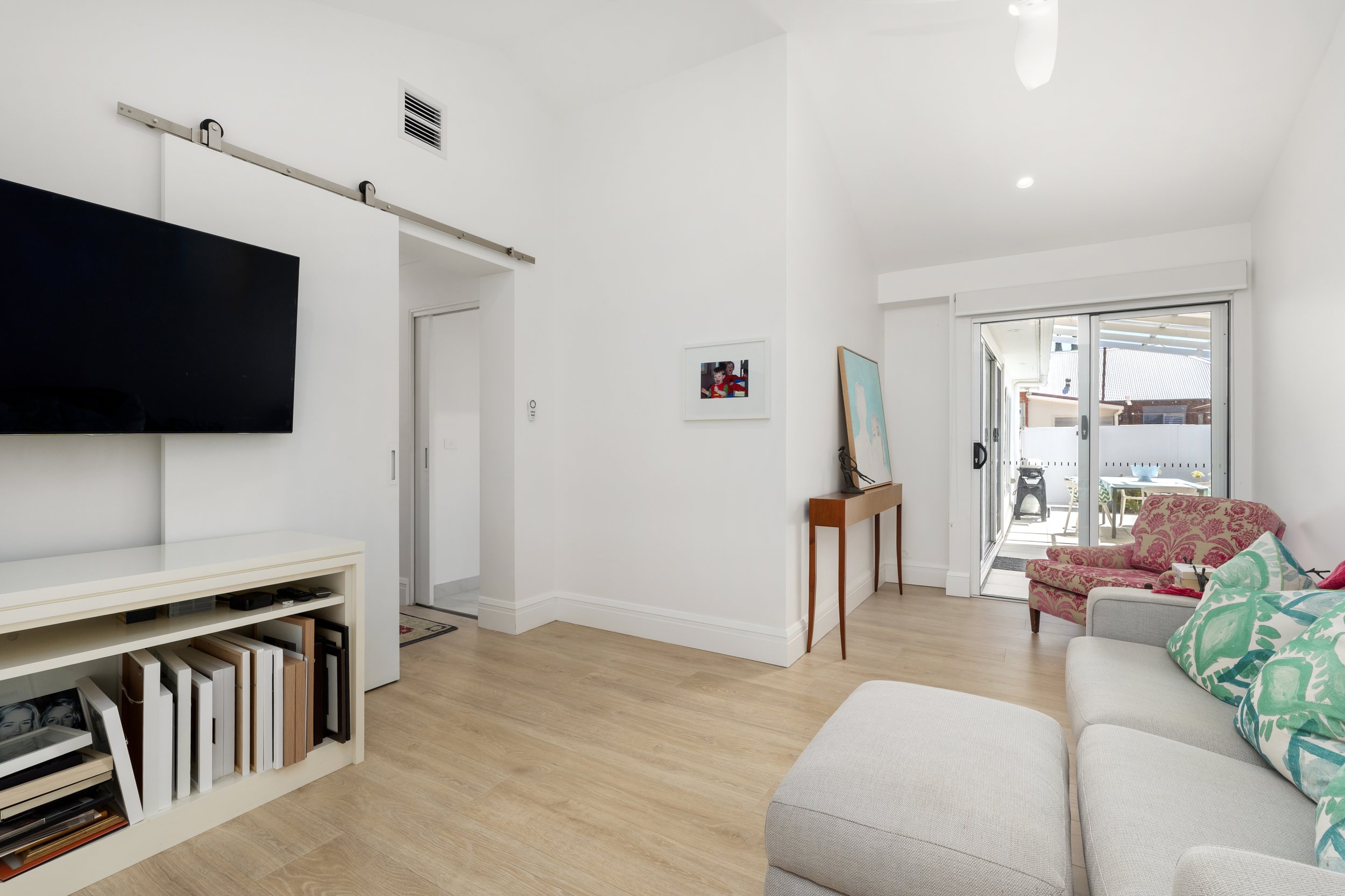 1-616 Stanley St-Albury-01742.jpg