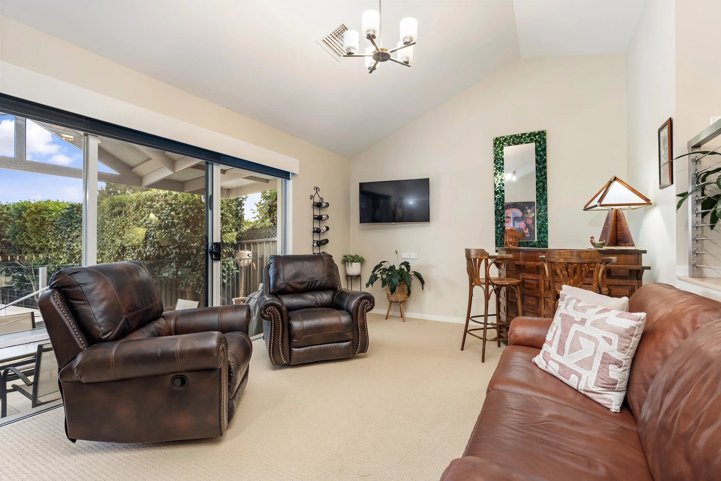 281 Bimbadeen Av-East Albury-00503.jpg