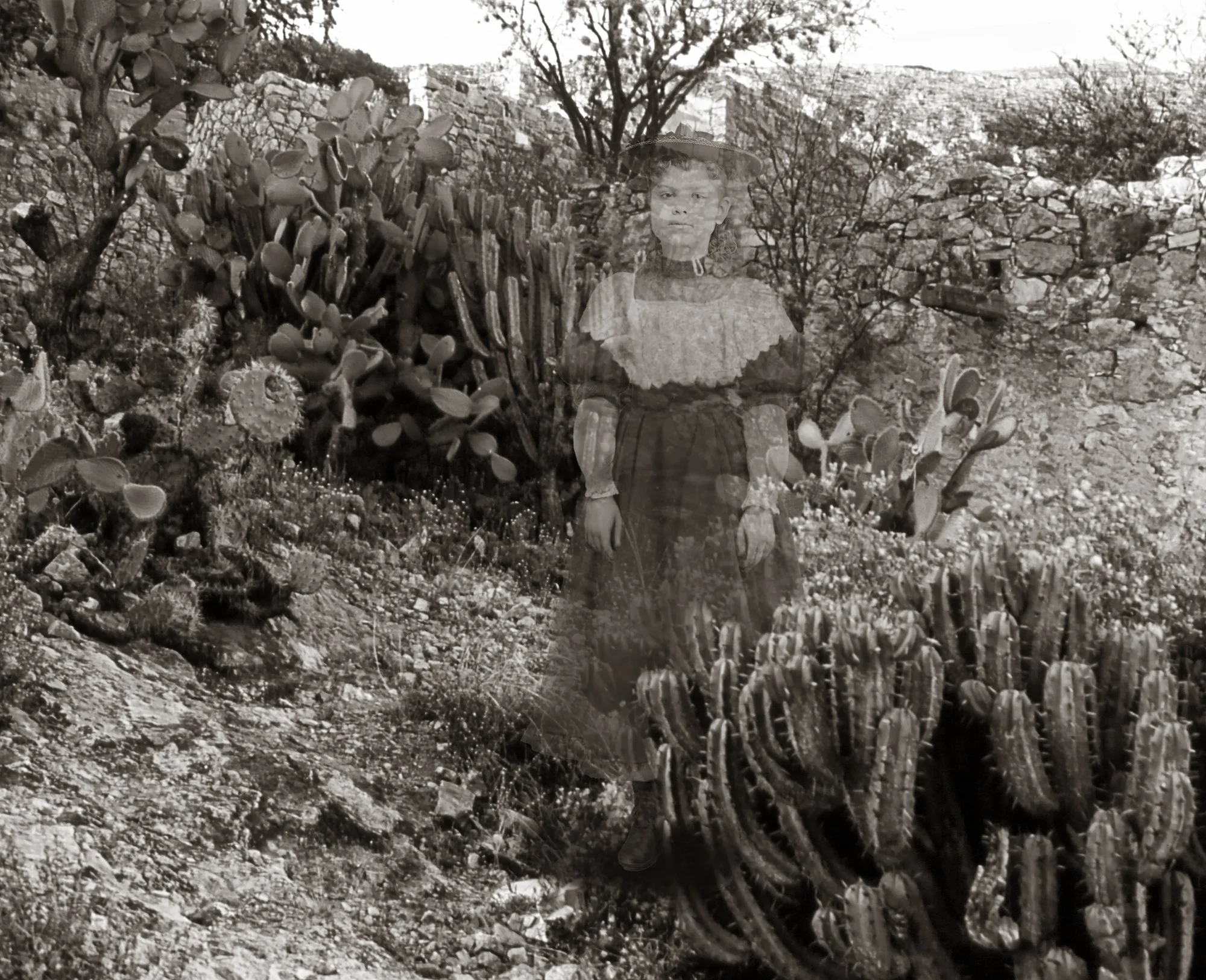 T-IR Abuela niña capas.jpg