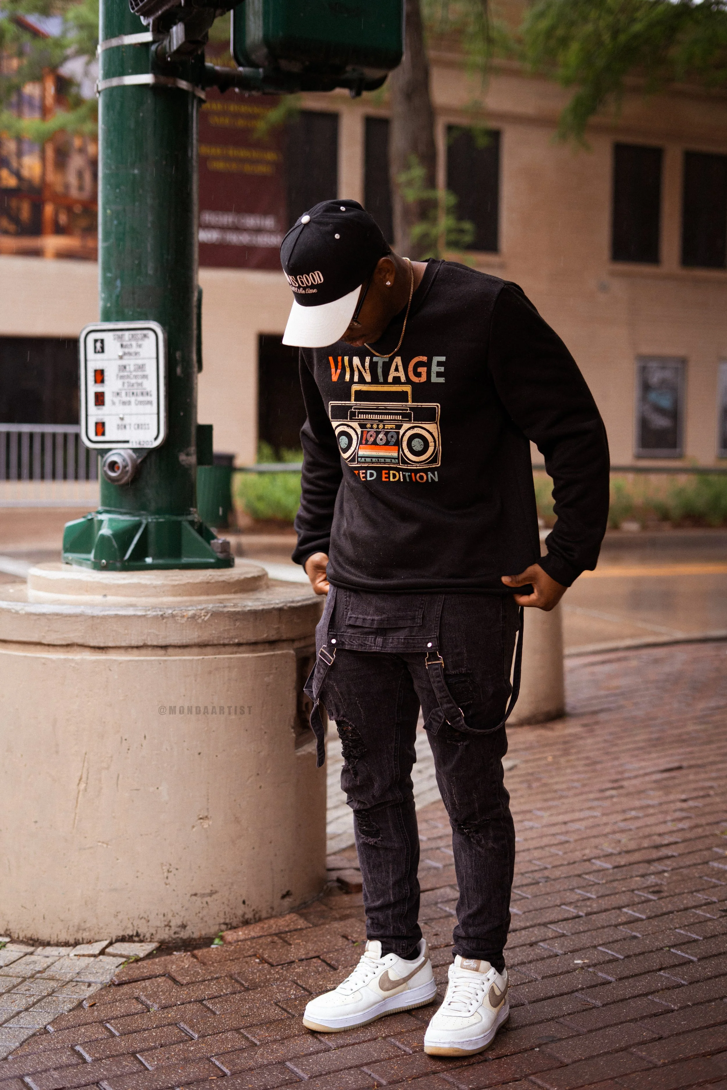 A photoshoot with an college friend in downtown Lafayette. Theme was Simple outdoor street wear.