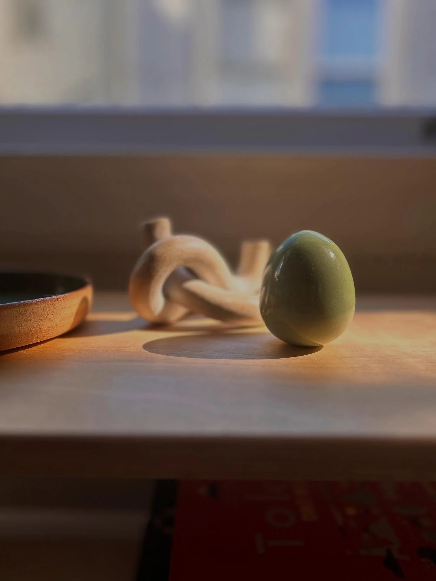 Real life thoughts: &ldquo;The light looks so nice. Better take a pic of my eggs&rdquo;

Alt description: an egg for your thoughts