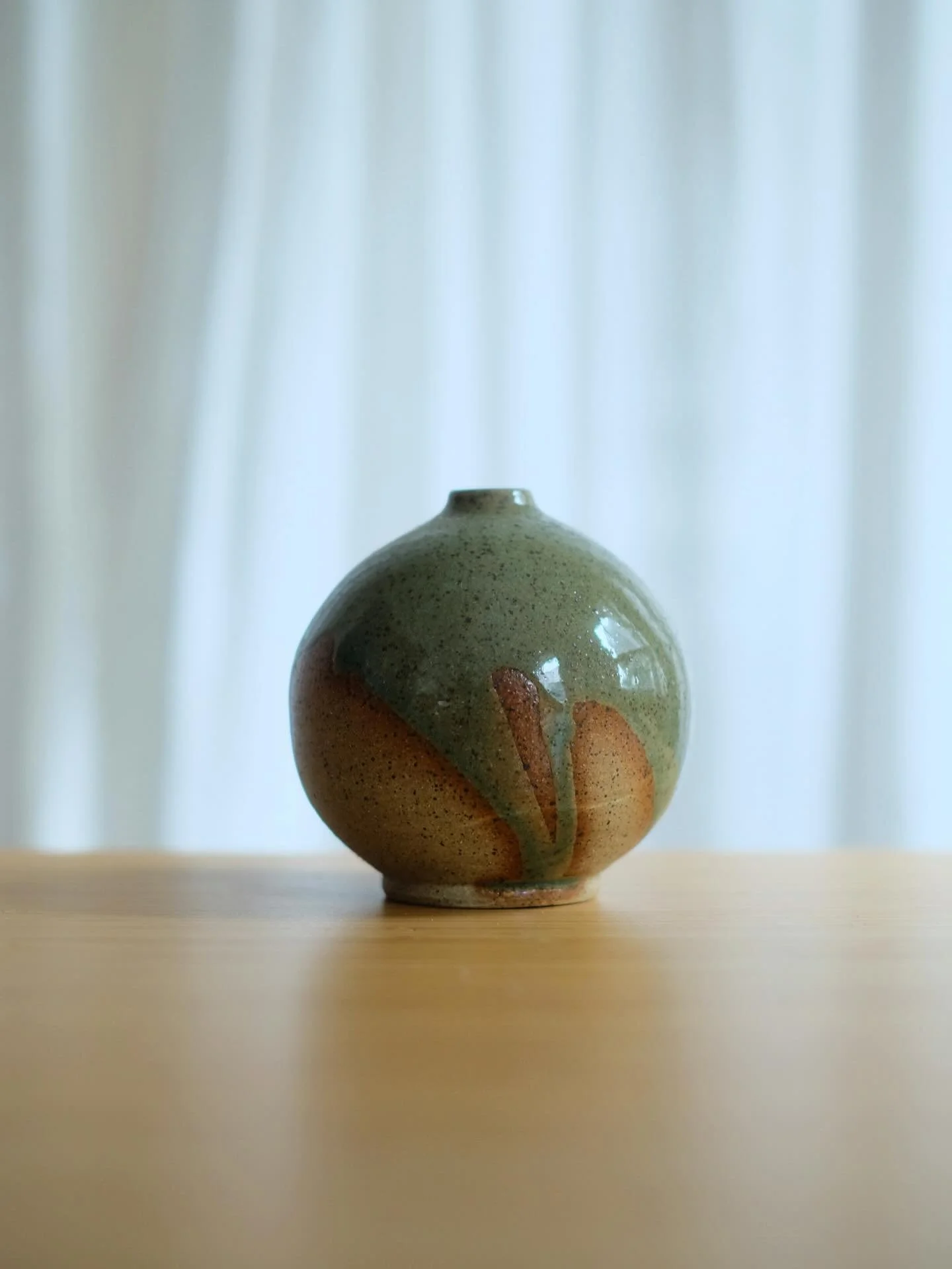 In Sept 2024, @makiko.koide helped me order this Japanese glaze that I had used in her studio in Tokyo. 

After a few lackluster tests that didn&rsquo;t quite replicate the original aesthetic, I decided to throw a full kiln&rsquo;s worth of work and 