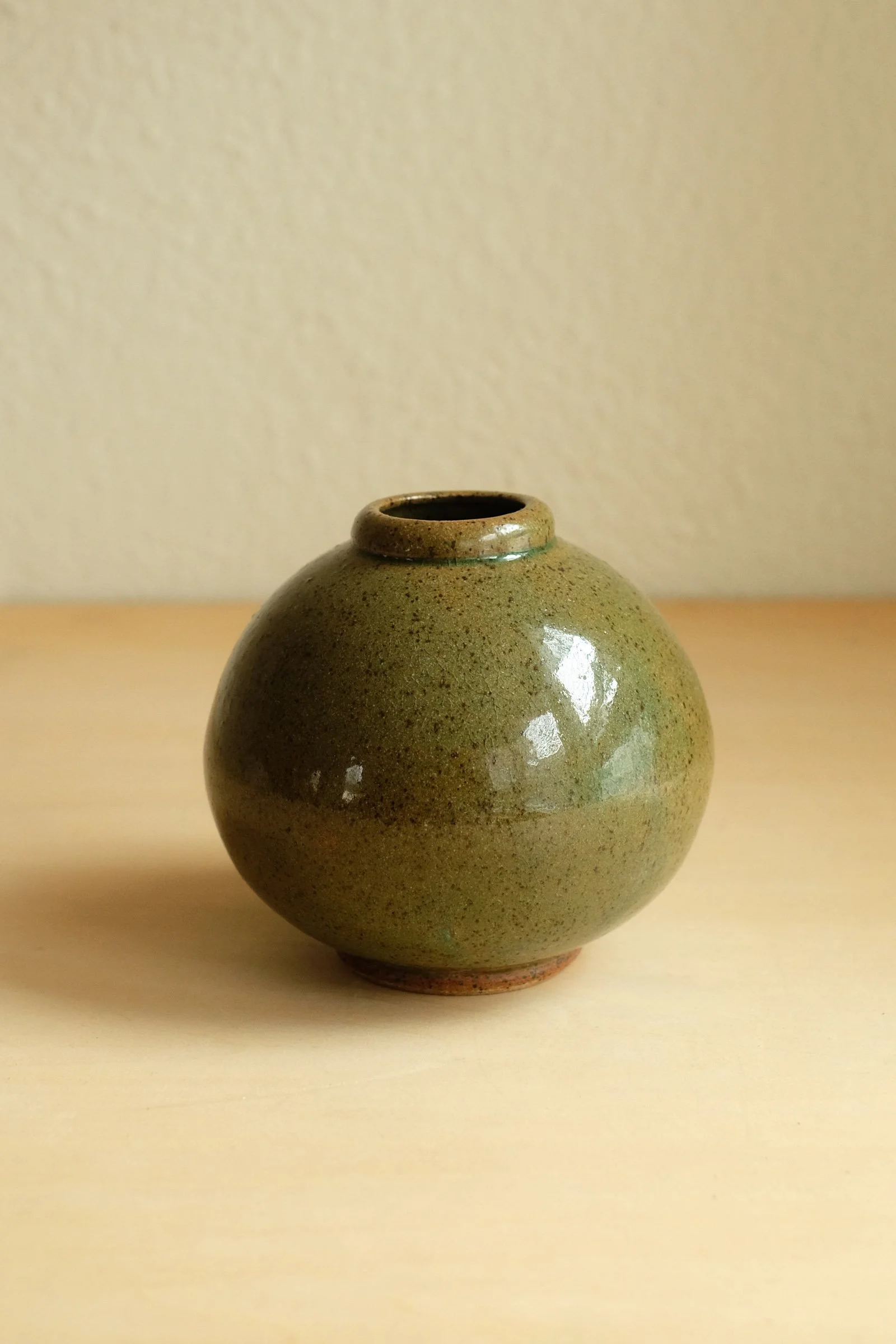 Pomegranate vase with rim