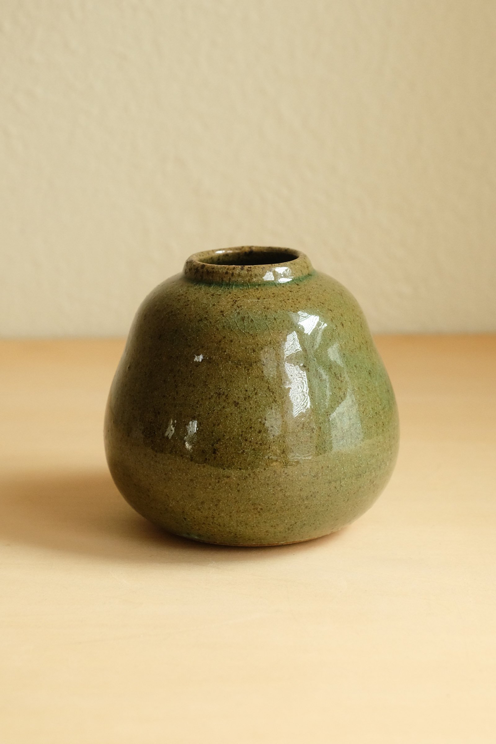 Gourd vase with rim