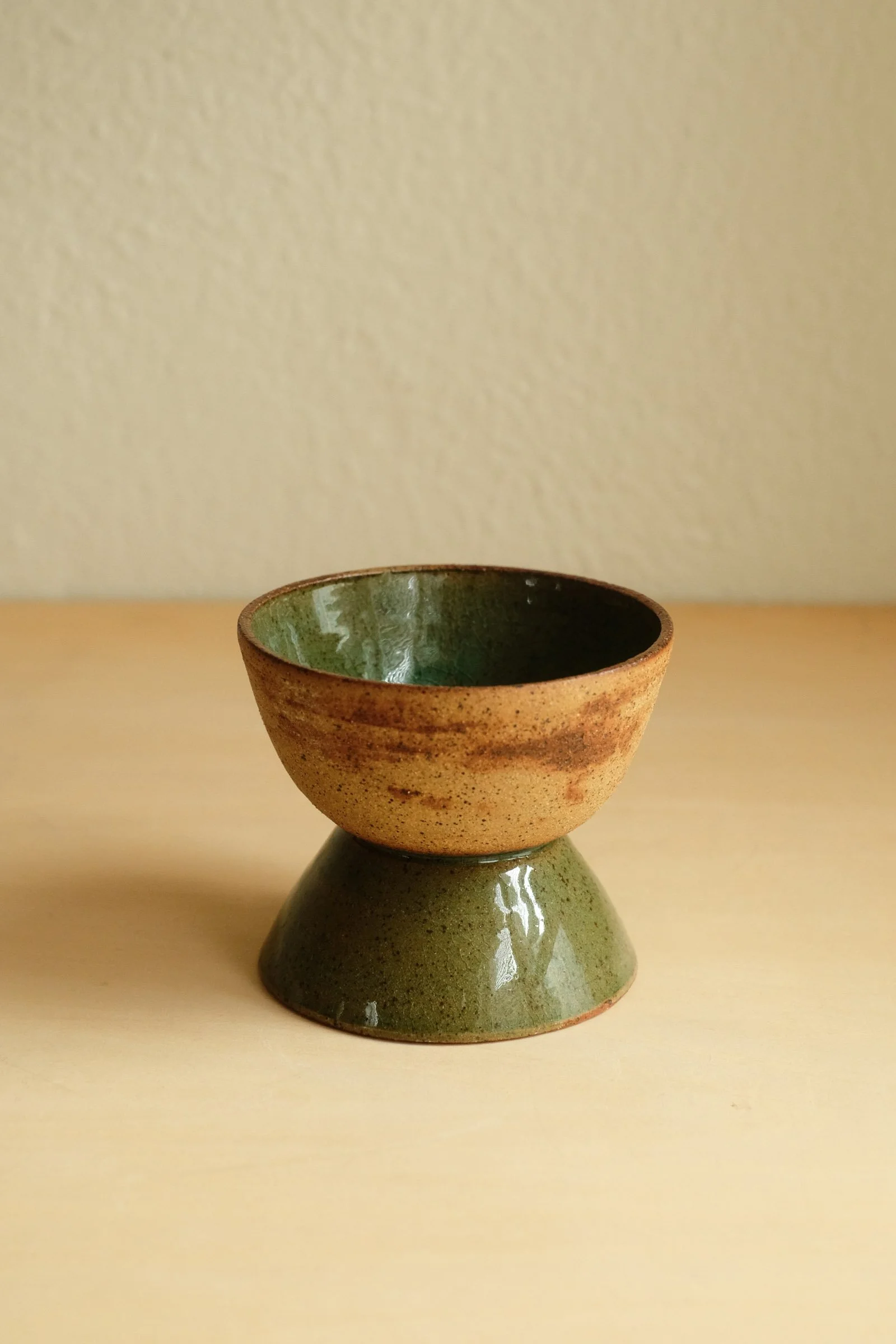 Small pedestal cup