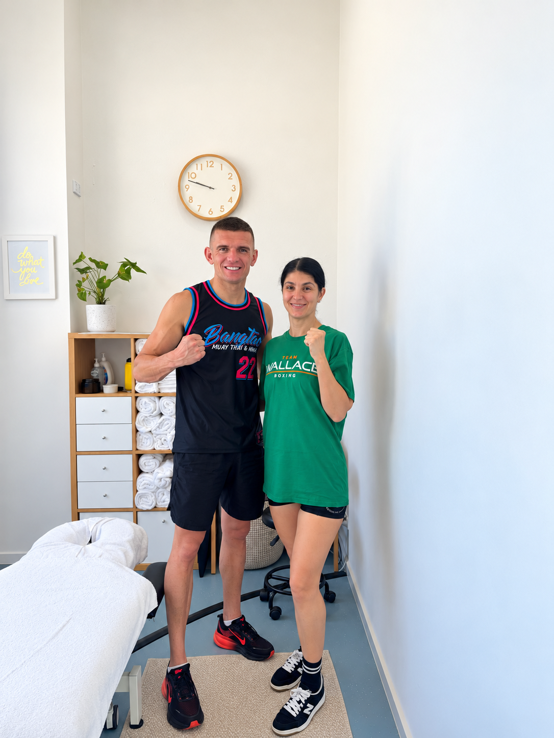 Roxy with a boxing athlete in her Teneriffe clinic