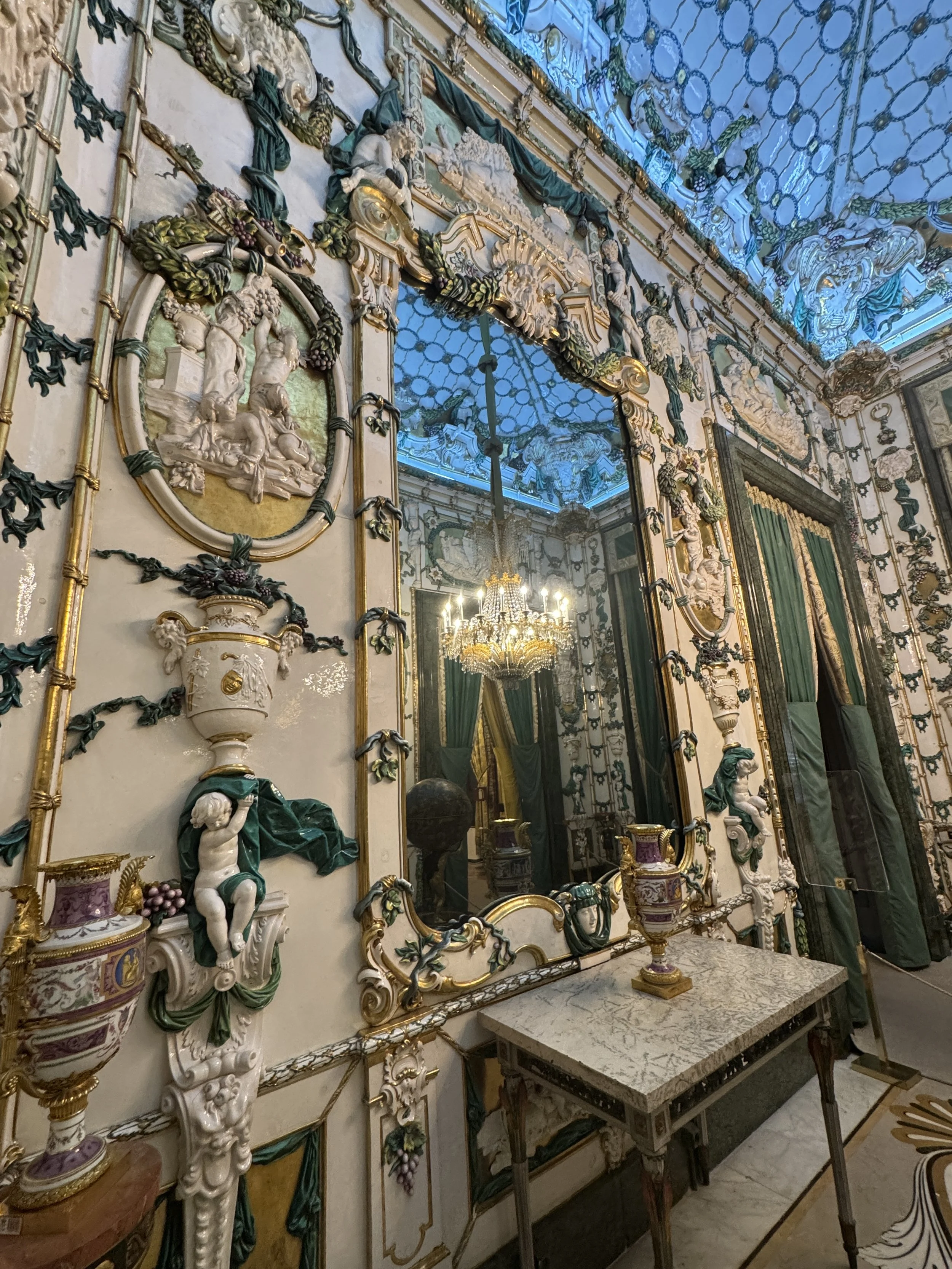 Walls and floors made with Royal Ceramic