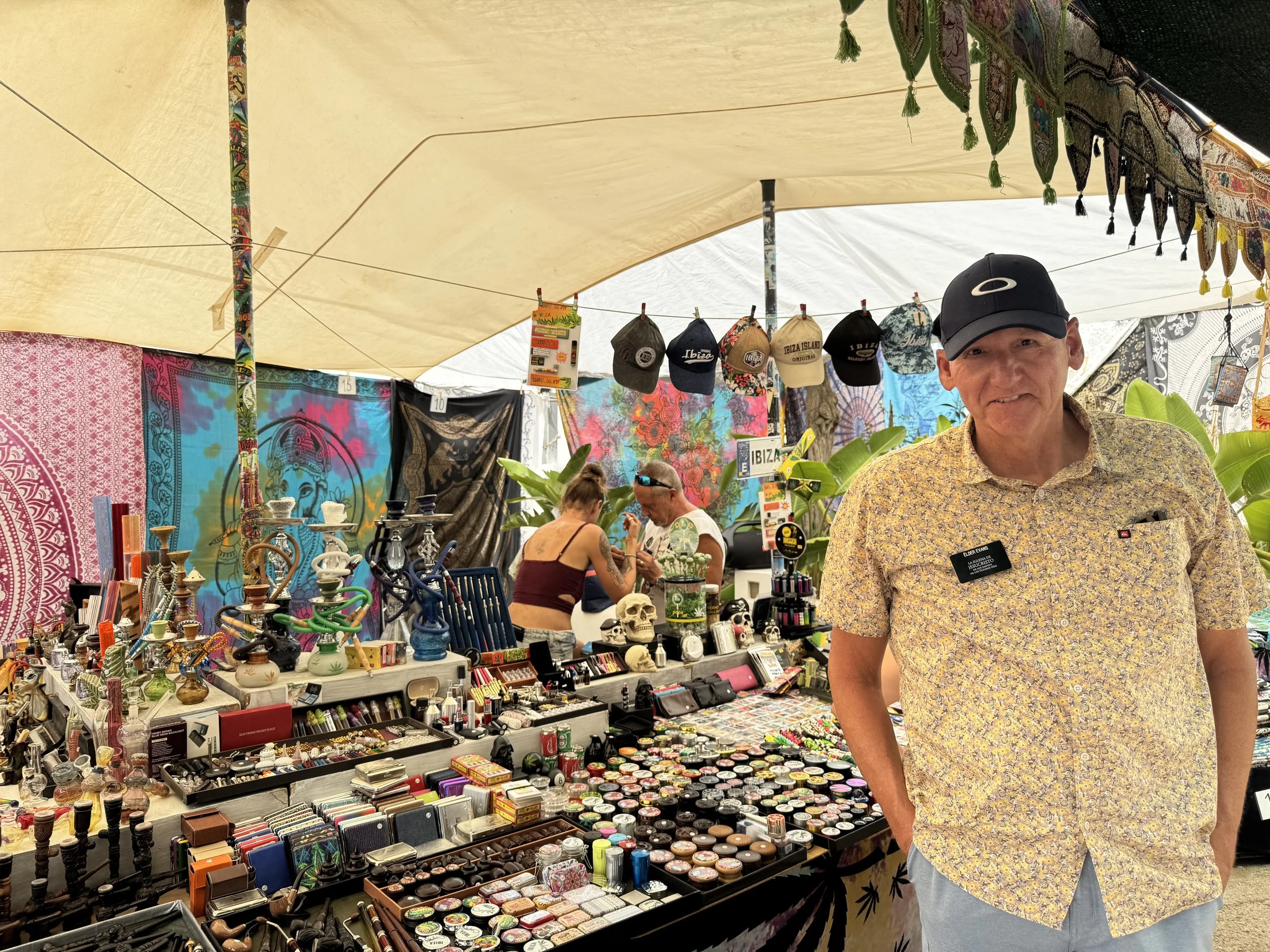 HIPPY MARKET! The island still celebrates it´s hippy era.