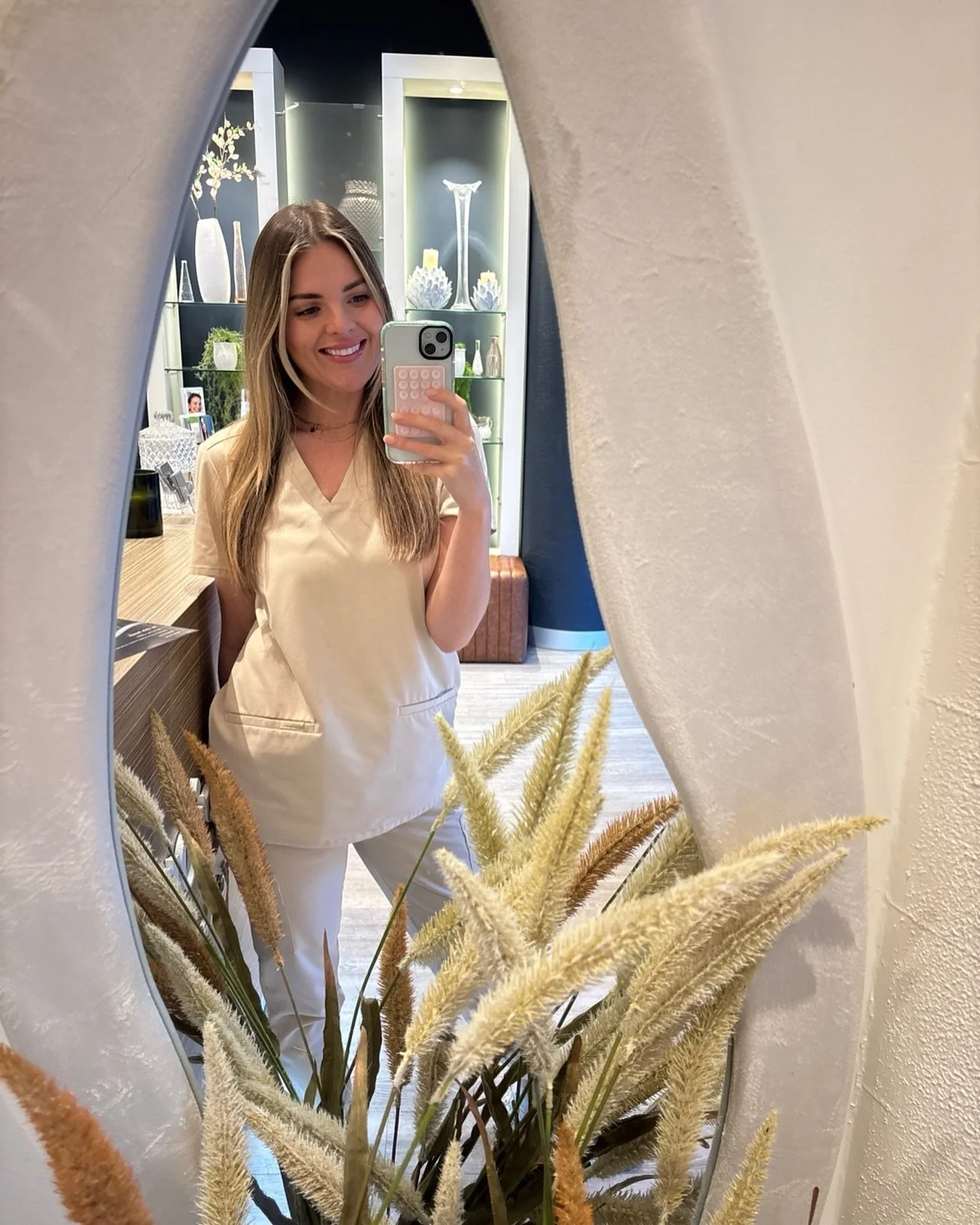 💬 Things I&rsquo;d tell you as a Dermal Therapist (if I wasn&rsquo;t scared to hurt your feelings 😅)

Let&rsquo;s have a little skincare honesty moment 👇🏼

✨ Less is more.
You don&rsquo;t need ten serums. Consistency and balance matter far more t