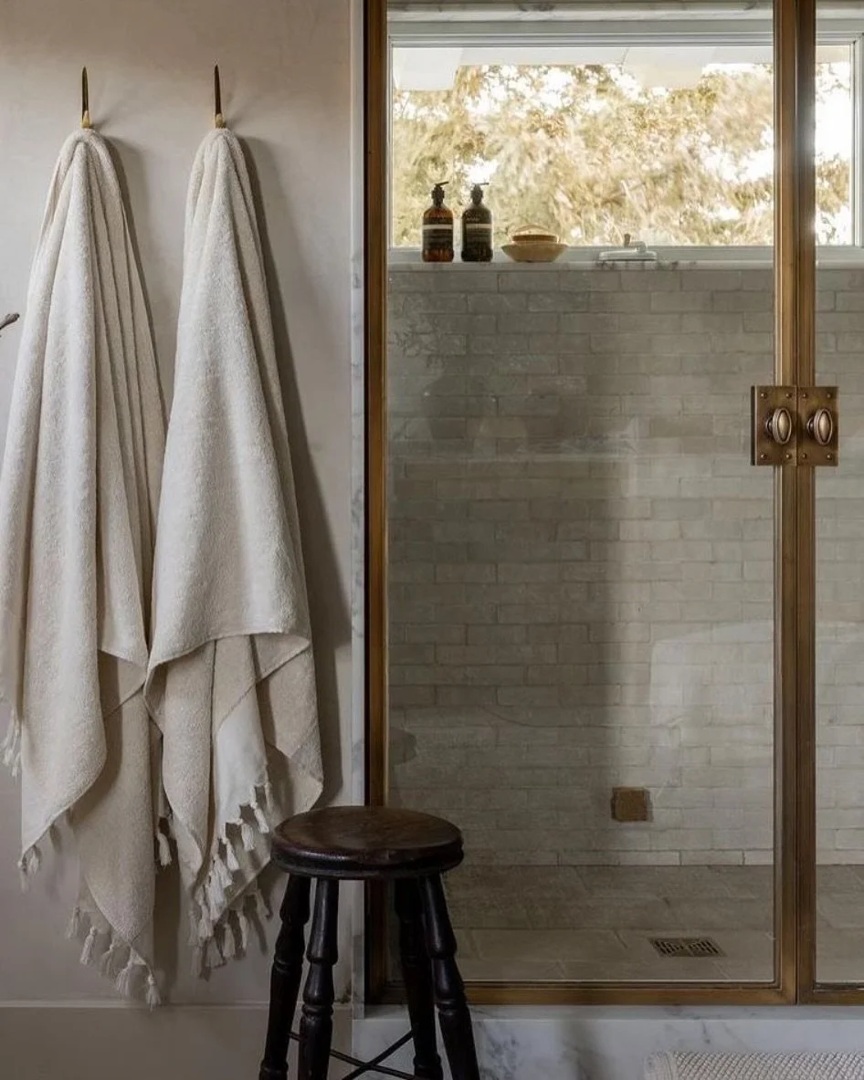 The smallest details can transform your space, adding elegance and a refined touch✨

#details #interiordesign #homedesign #design #bathroomdesign #interiors #interiordesigner #interiorstyling #3drenders #homedecor #designers #designer #homestyle #hom
