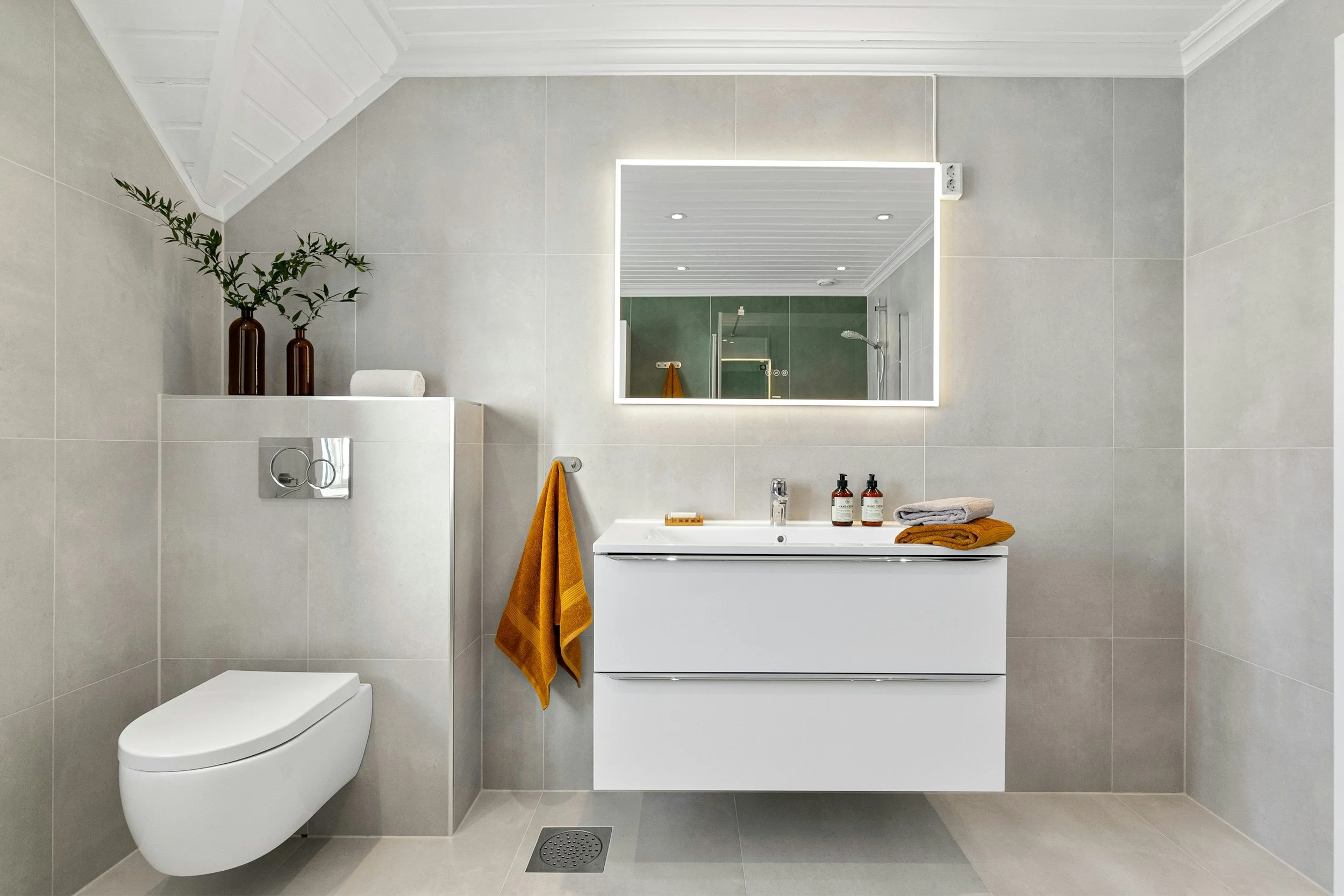 Small bathroom, big impact: tile choices that transform compact spaces