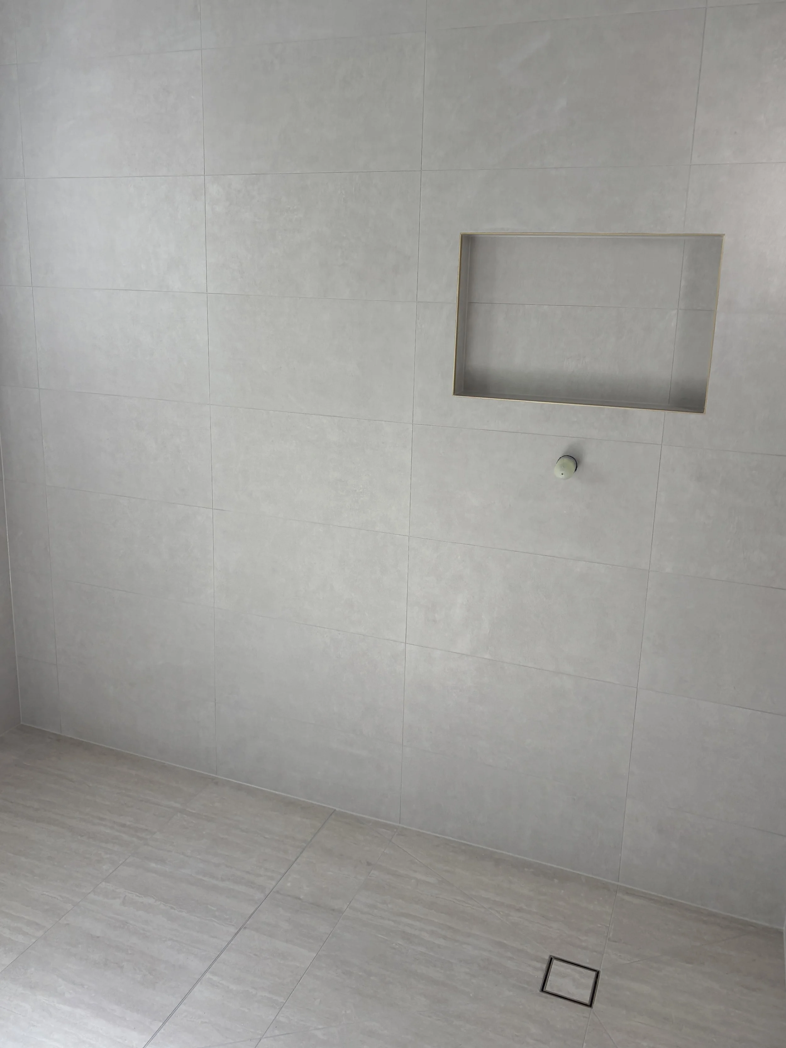 Niche tiling | Kallangur