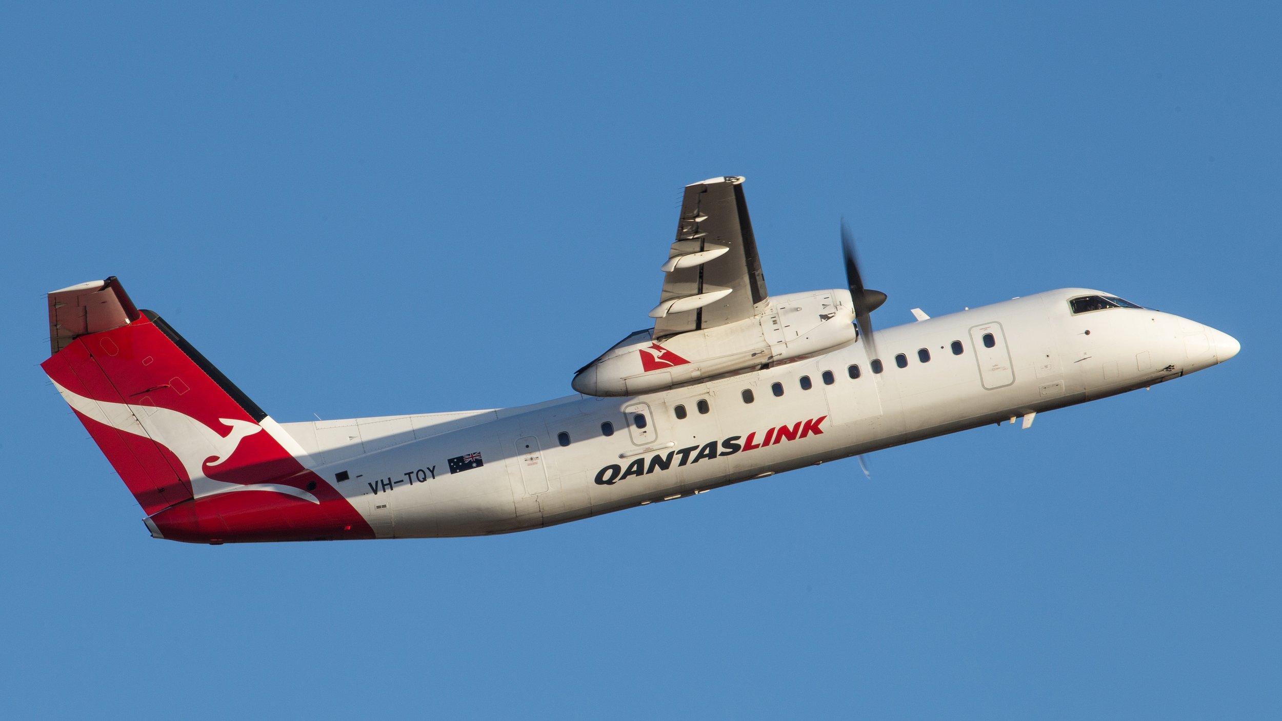 QF-Q300-TQY-ADL-TAKEOFF-9752.jpg