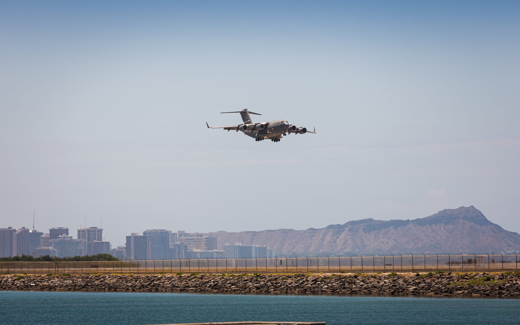 USAF C17A 07-7179 PHNL-5796.jpg