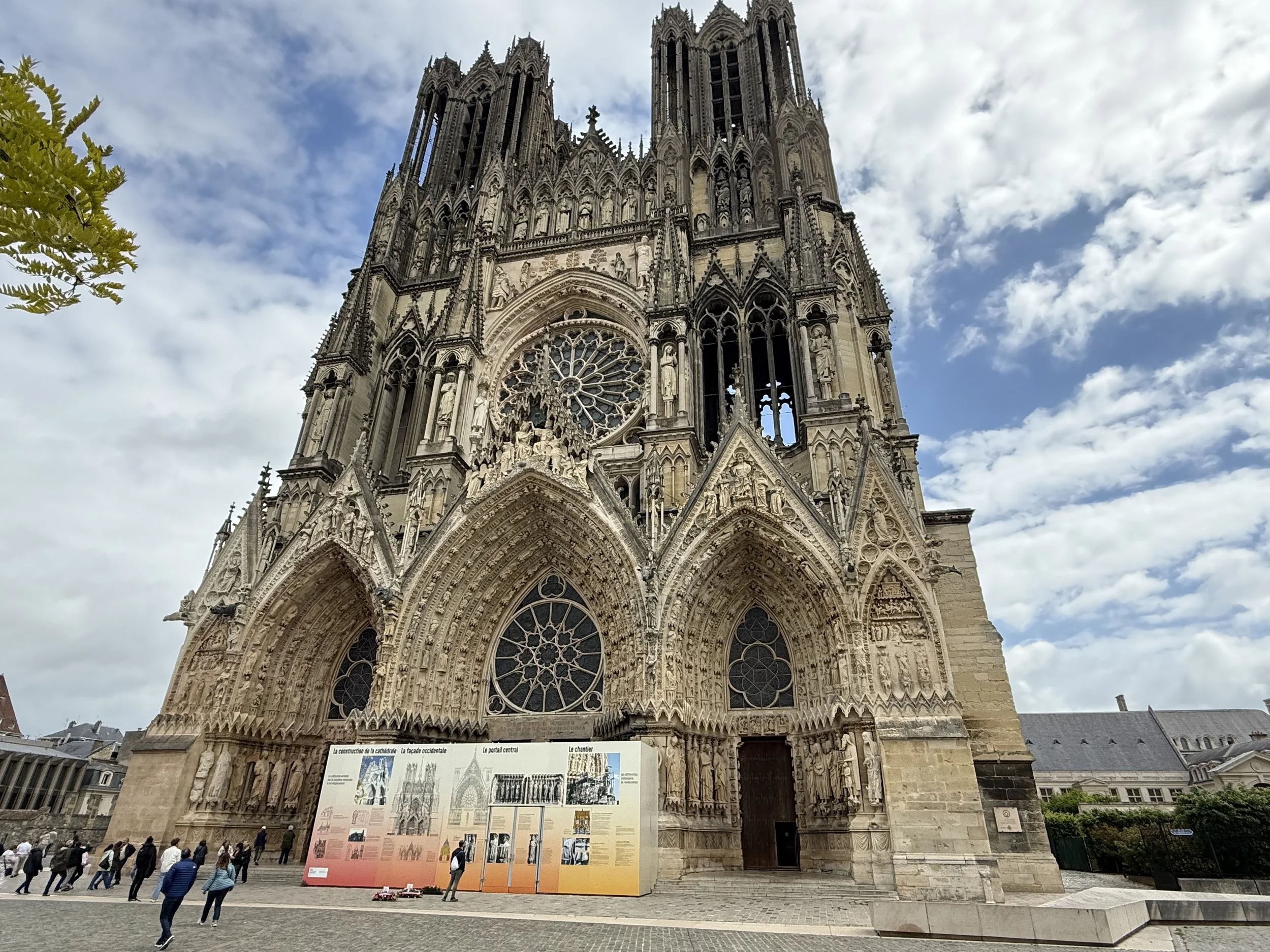 When the Roof Is the Story — Notre-Dame Cathedral of Reims