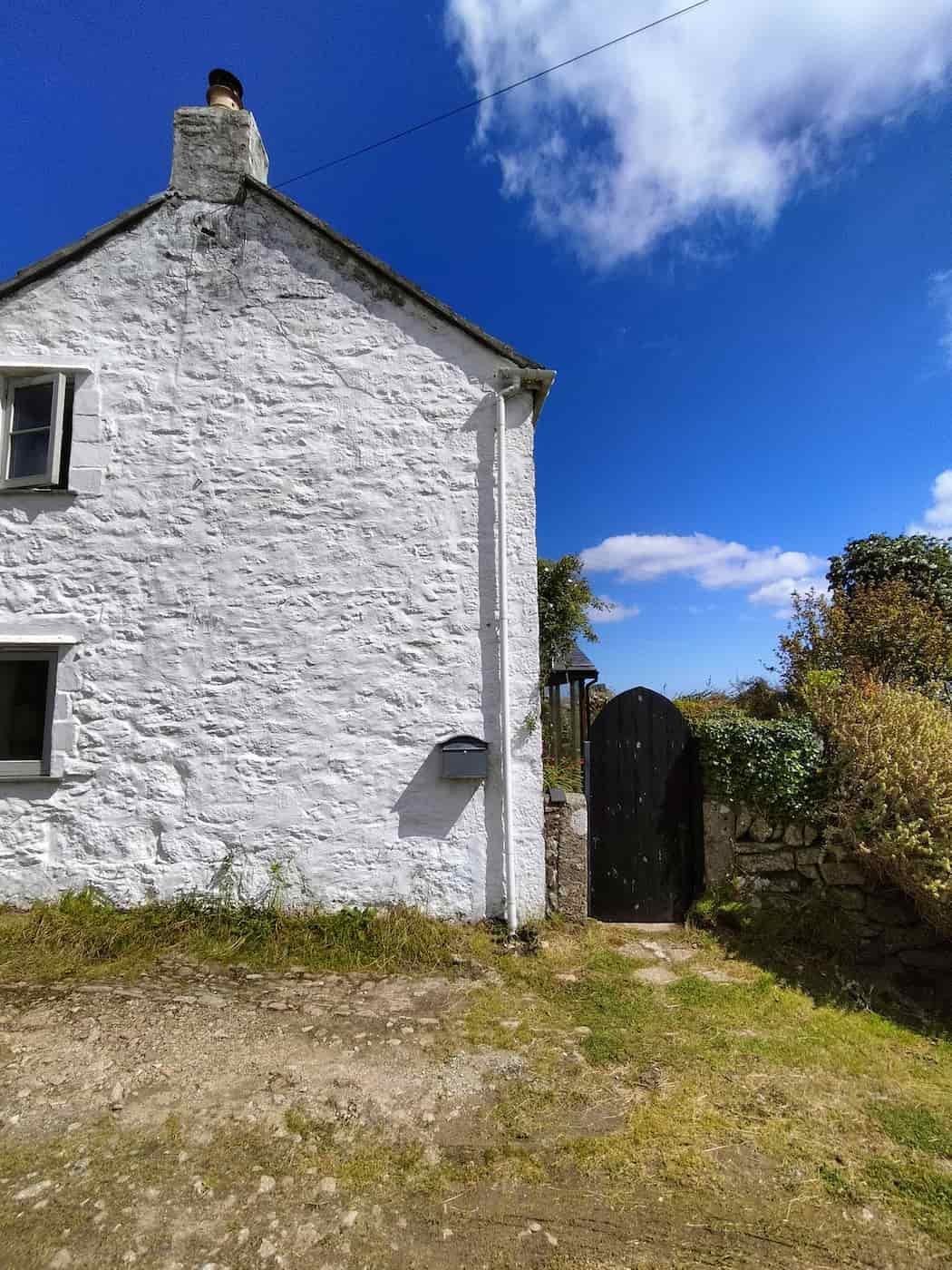 Exterior of Trengrove Cottage before renovation in Falmouth from the side