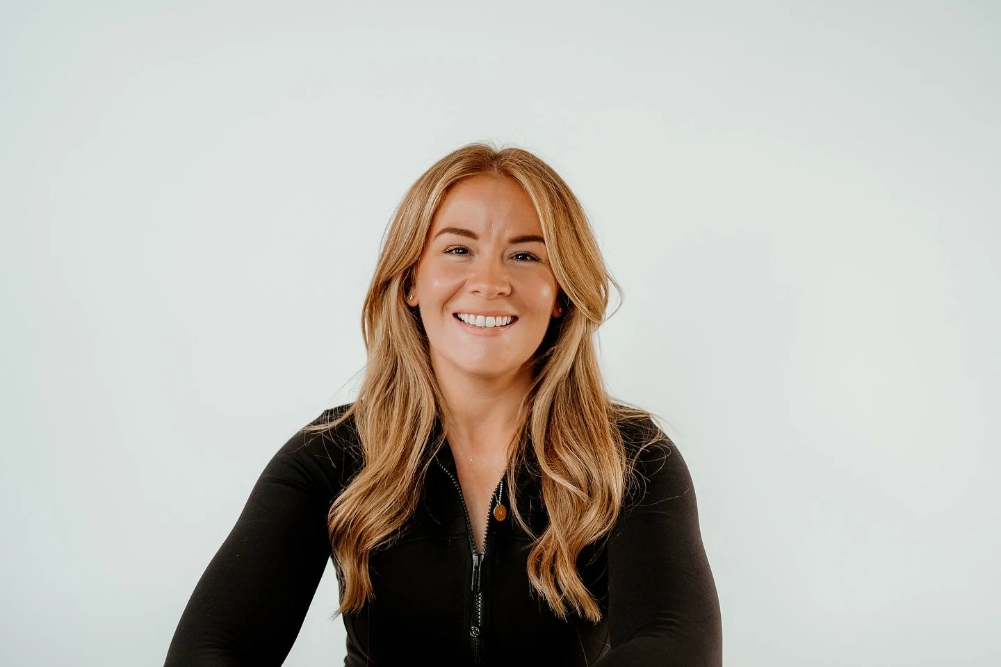 Everywhere you look, someone&rsquo;s saying you need to &ldquo;show your face&rdquo; on social media.

But that doesn&rsquo;t have to feel uncomfortable.

My brand minis are all about creating natural, relaxed images that feel true to you &mdash; lik