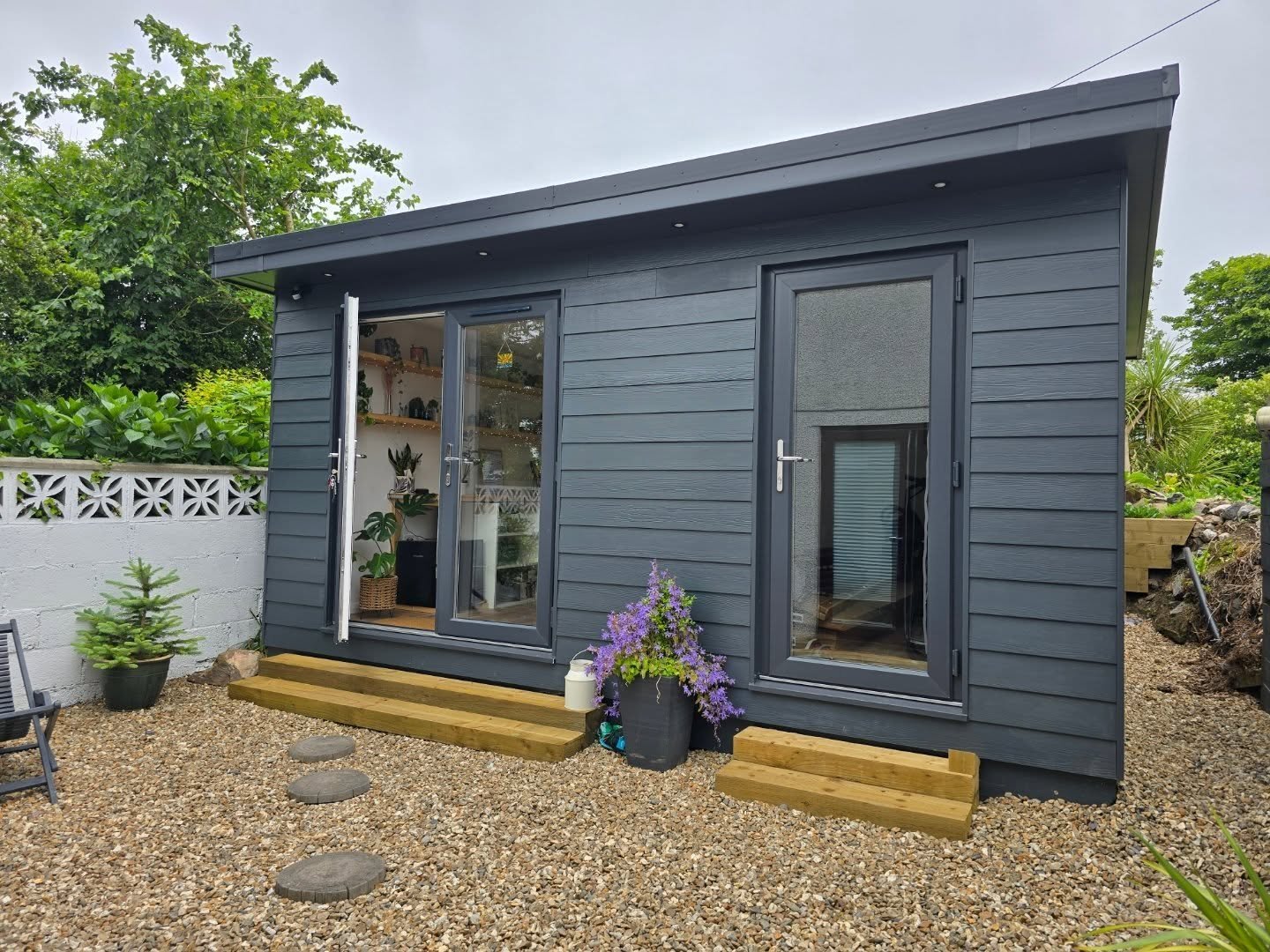 I am pleased to share a picture of the studio garden room that was created earlier this year for @sunbeamsilver_. They now have a lovely, bright, and inviting space to craft their seaglass jewellery. Please be sure to watch for their upcoming markets