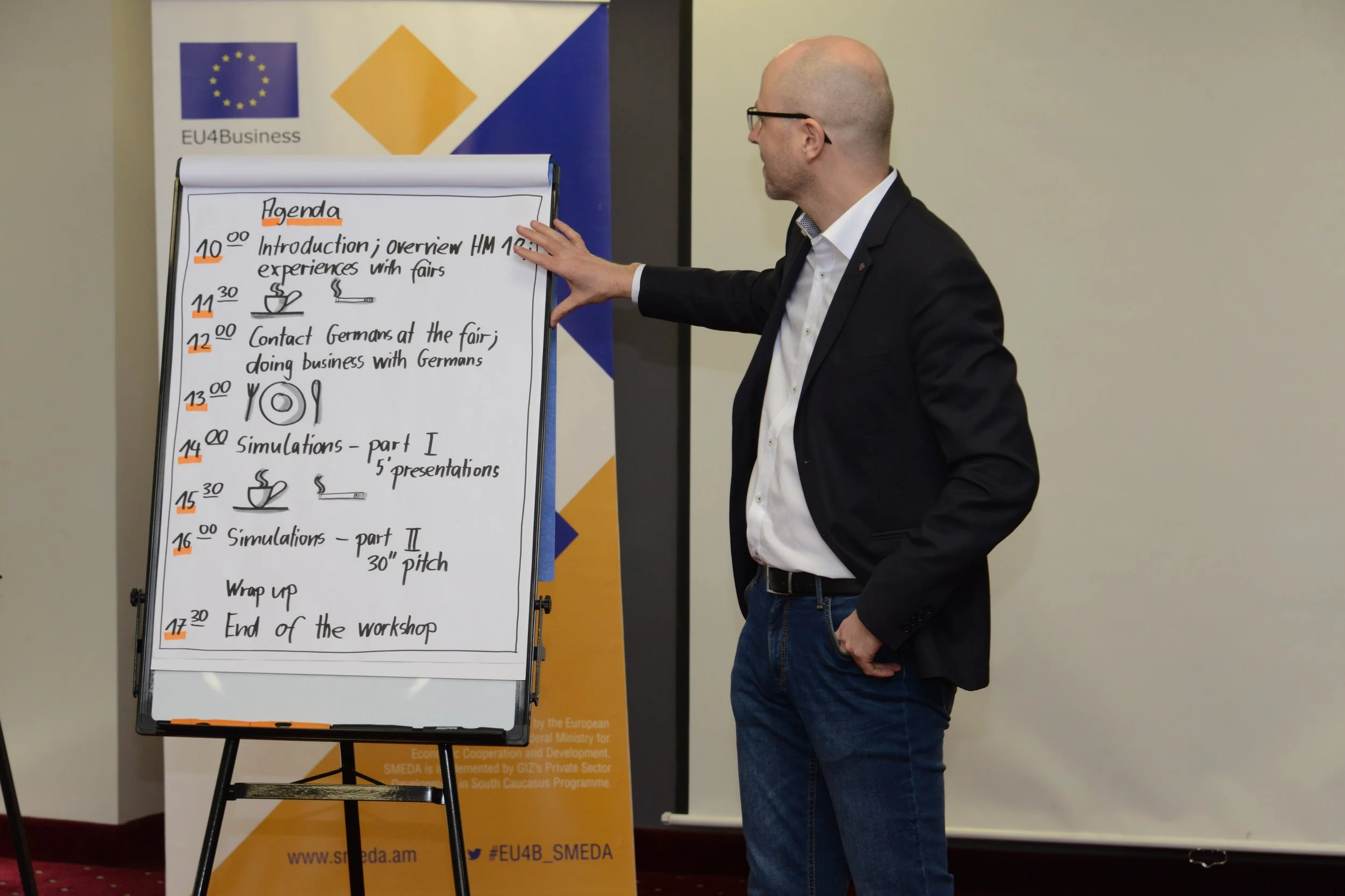 Although I always provide a digital agenda, nothing beats a flip chart in the room, which is visible at all times for everyone.