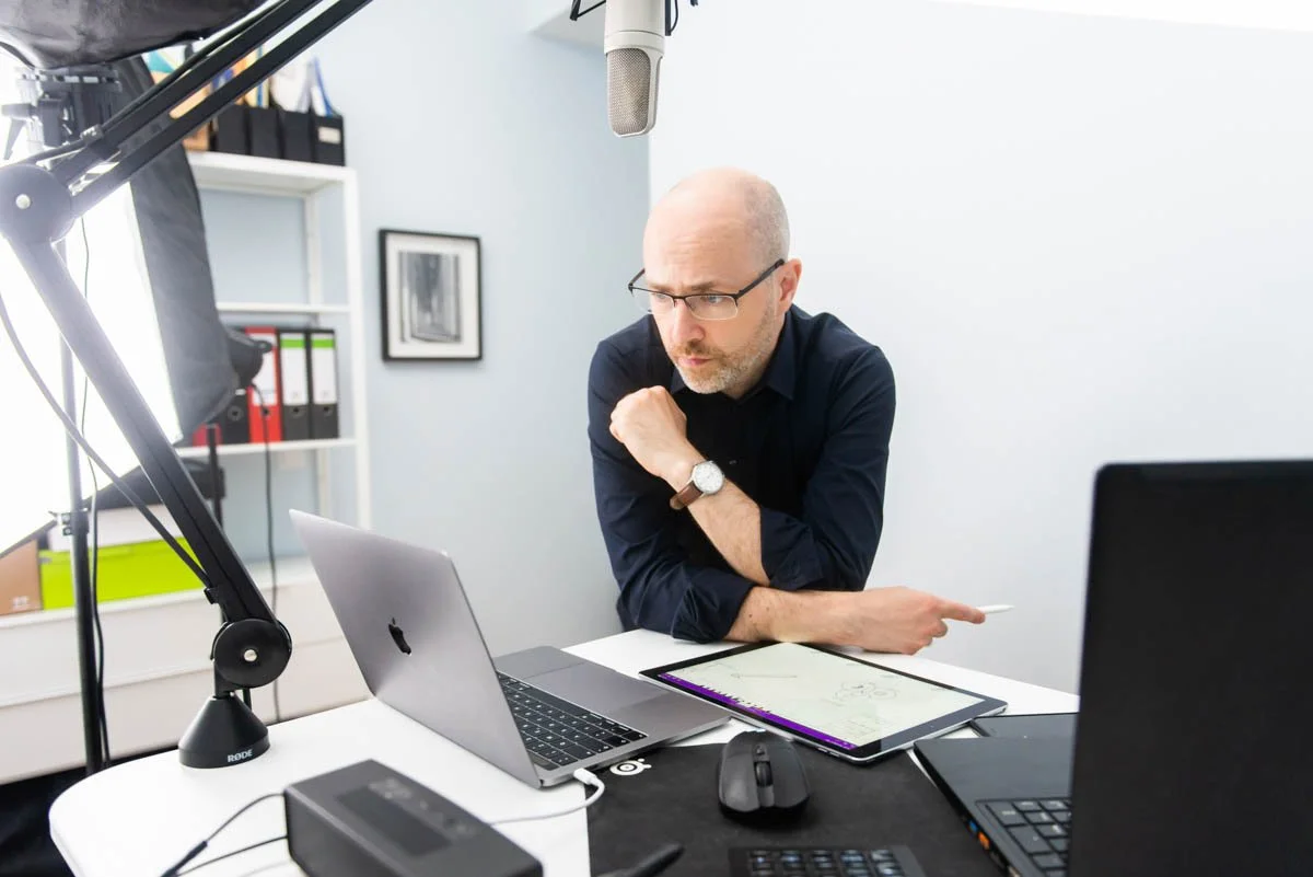 Chatting with the participants of an online workshop, just before the start.