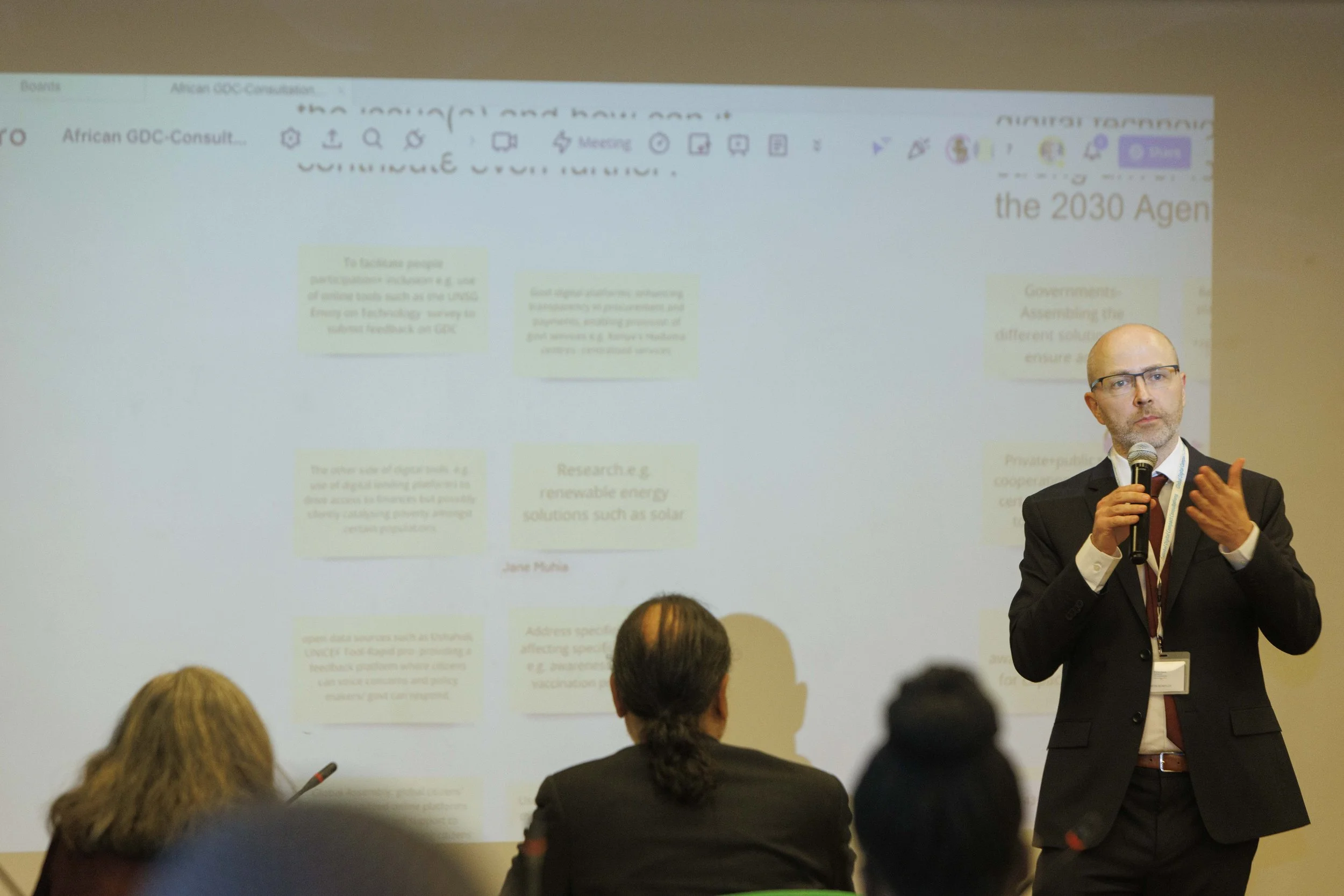 I also love using Miro and Collaboard during in-person workshops. It's easy to read and manipulate live. And one can directly keep working on it with a distributed team, once the session is over - no need to wait for a documentation.