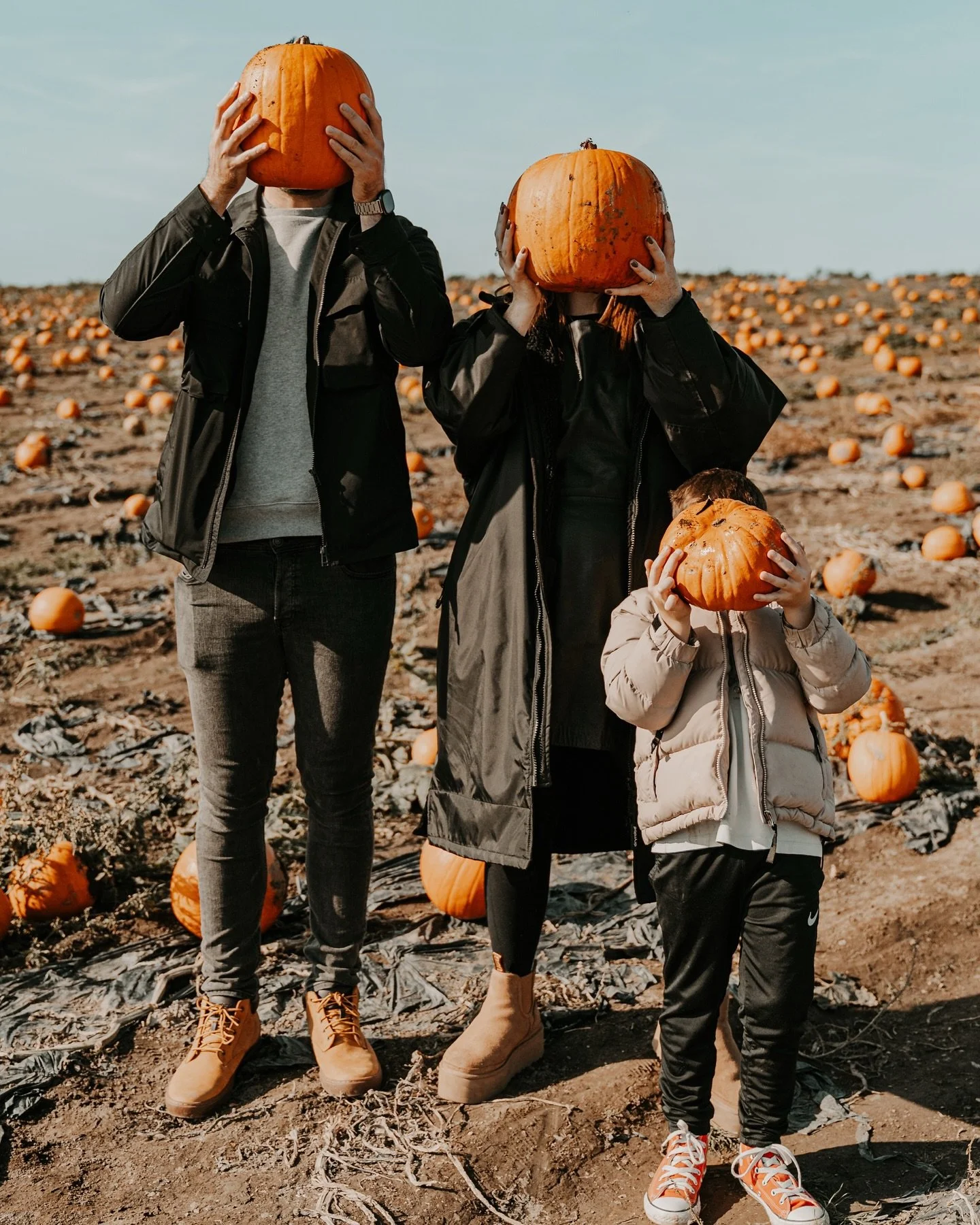Sunday was such a lovely day spent with Ellie &amp; Sam at Farmer Copley&rsquo;s for their pre-wedding shoot!🎃
They brought along their little boy, Zac and their adorable toy poodle, which made it even more special!
I don&rsquo;t often post pre-wedd