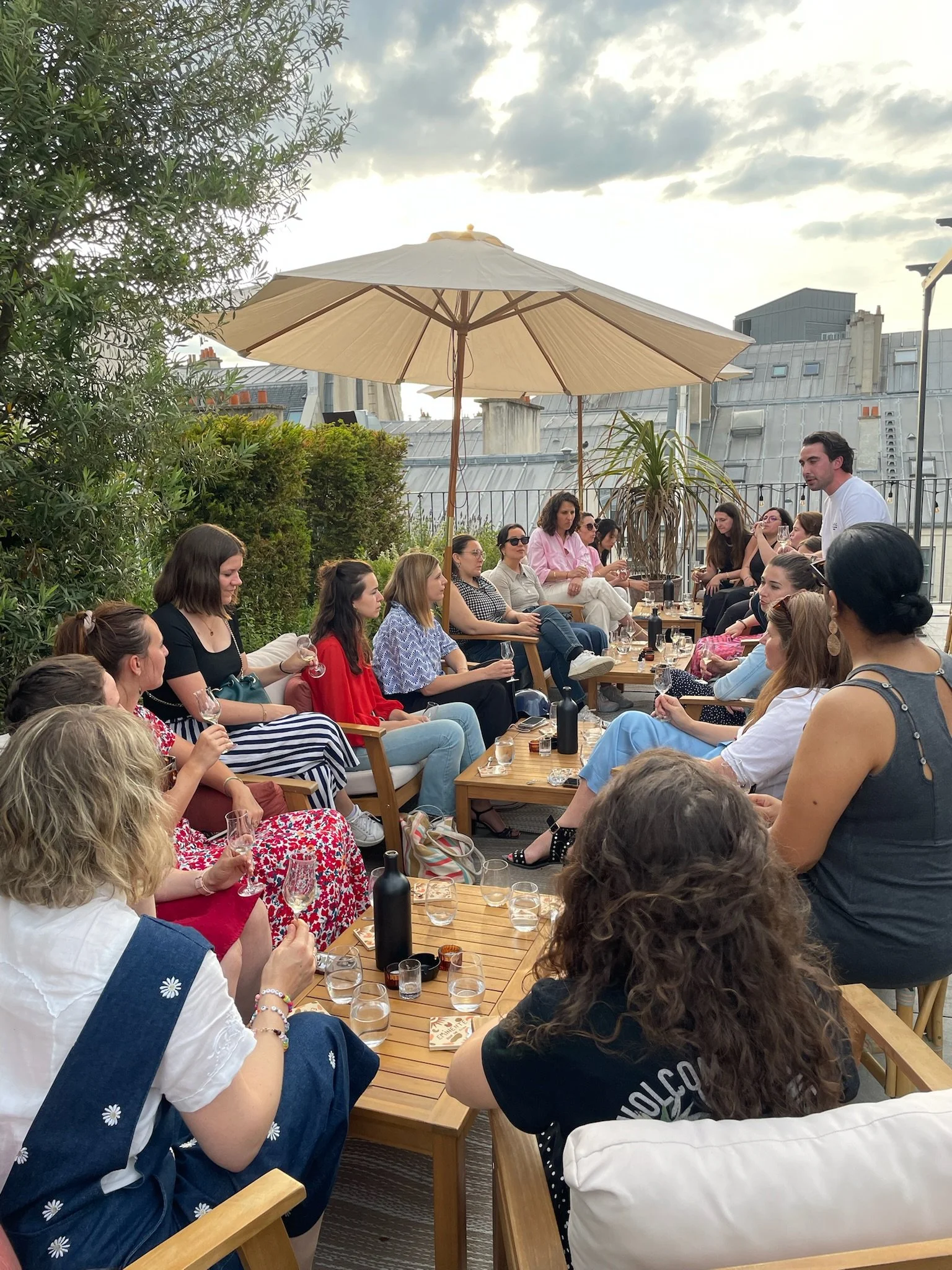 Running clubs, ateliers créatifs, mindful drinking : la révolution de la socialisation.