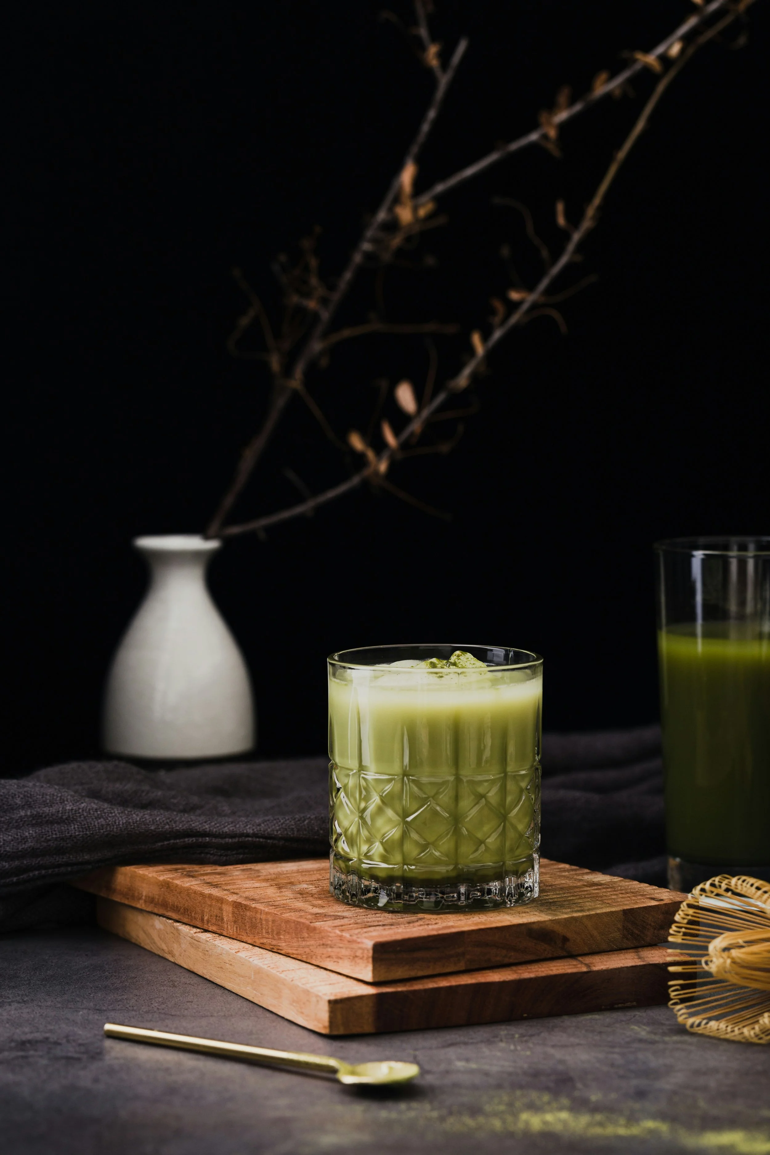 Plantes, spiritueux et self-care : la tendance No-Low qui réinvente le bien-être.