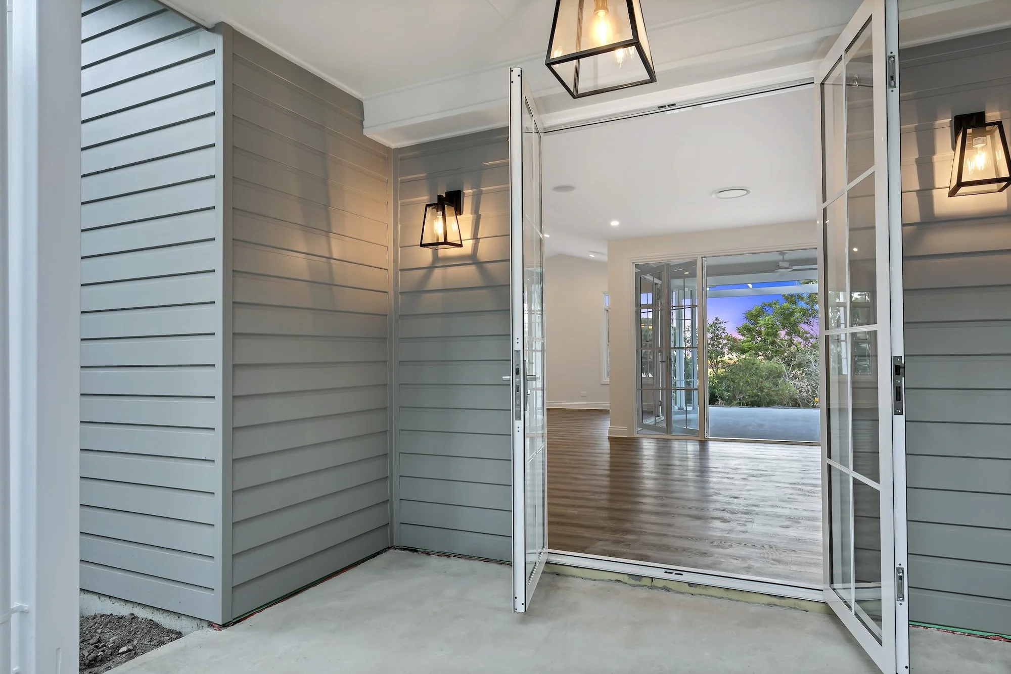 coolum-agnes-water-builder-exterior-door.jpg