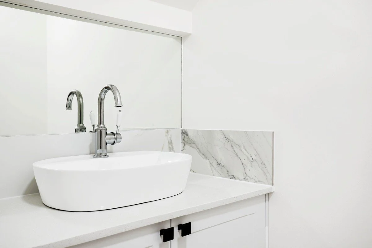 newport-duplex-agnes-water-builder-internal-vanity.jpg