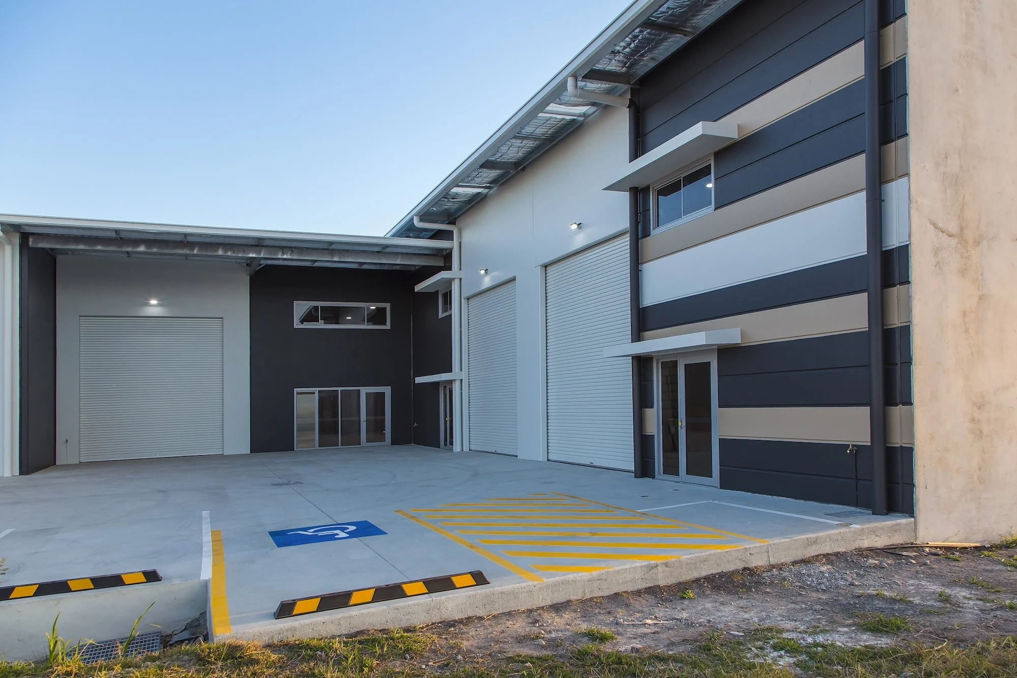 agnes-water-commercial-builder-external-carpark.jpg