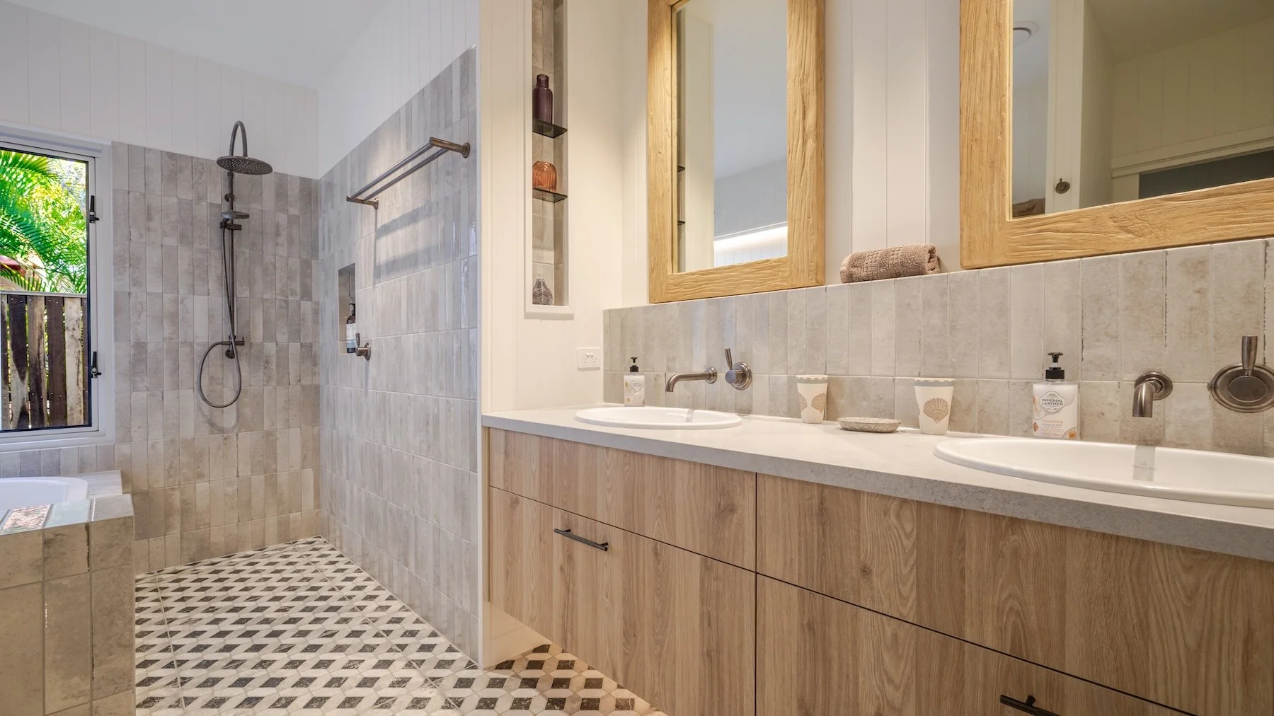 driftwood-agnes-water-builder-interior-ensuite.jpg