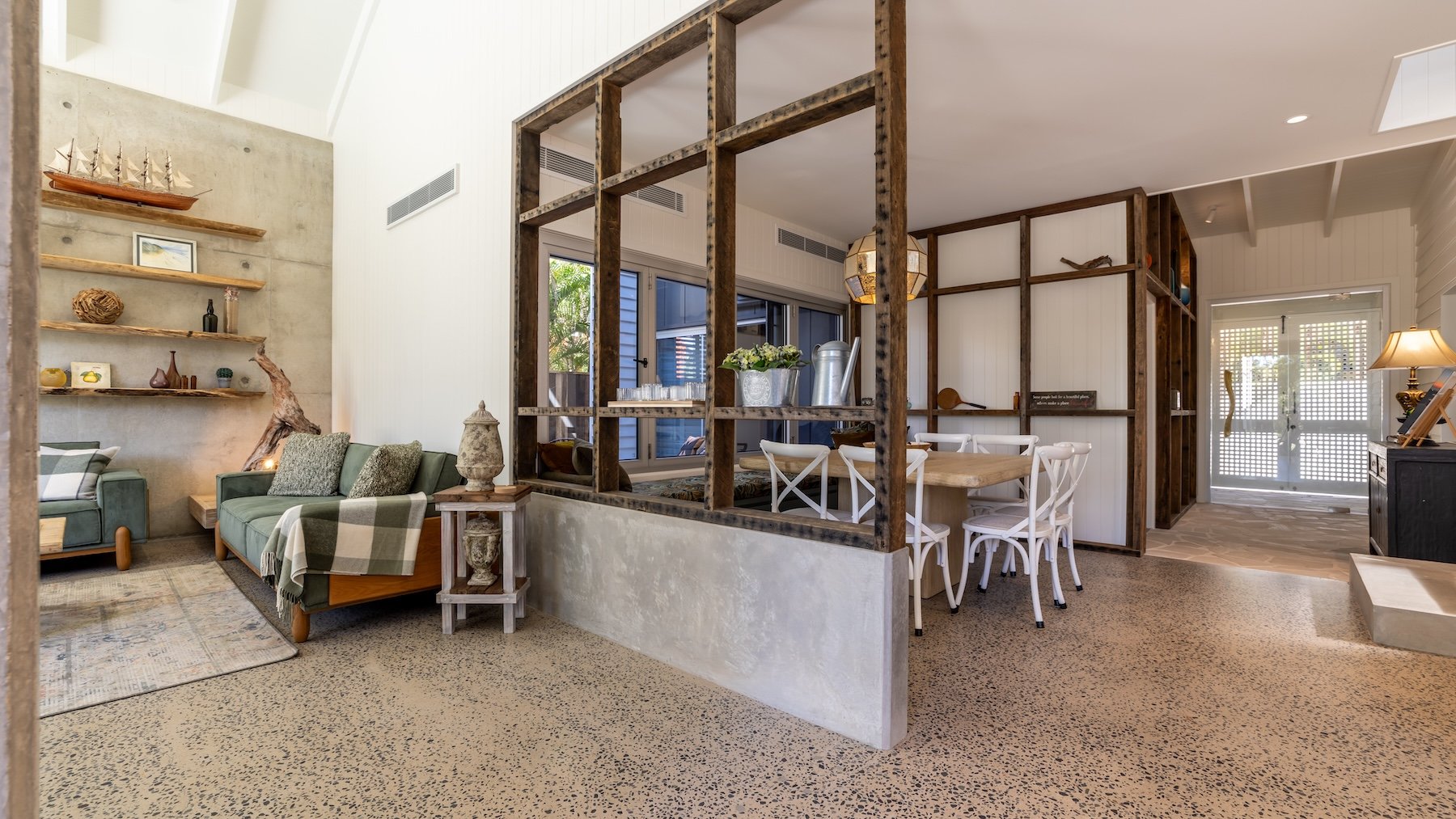 driftwood-agnes-water-builder-interior-dining.jpg