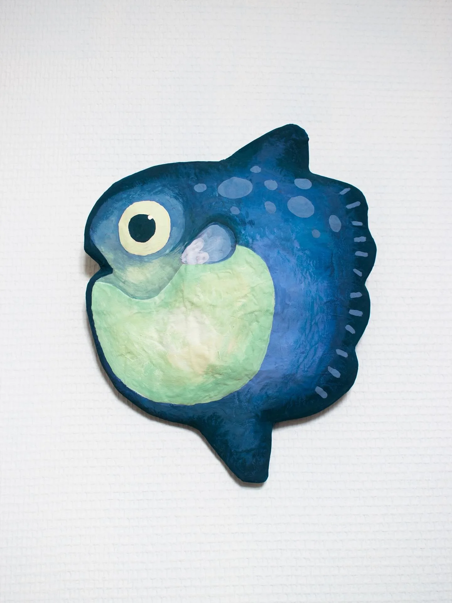 Premi&egrave;re production en papier mach&eacute; sous la supervision de @escaragot 😌🐟